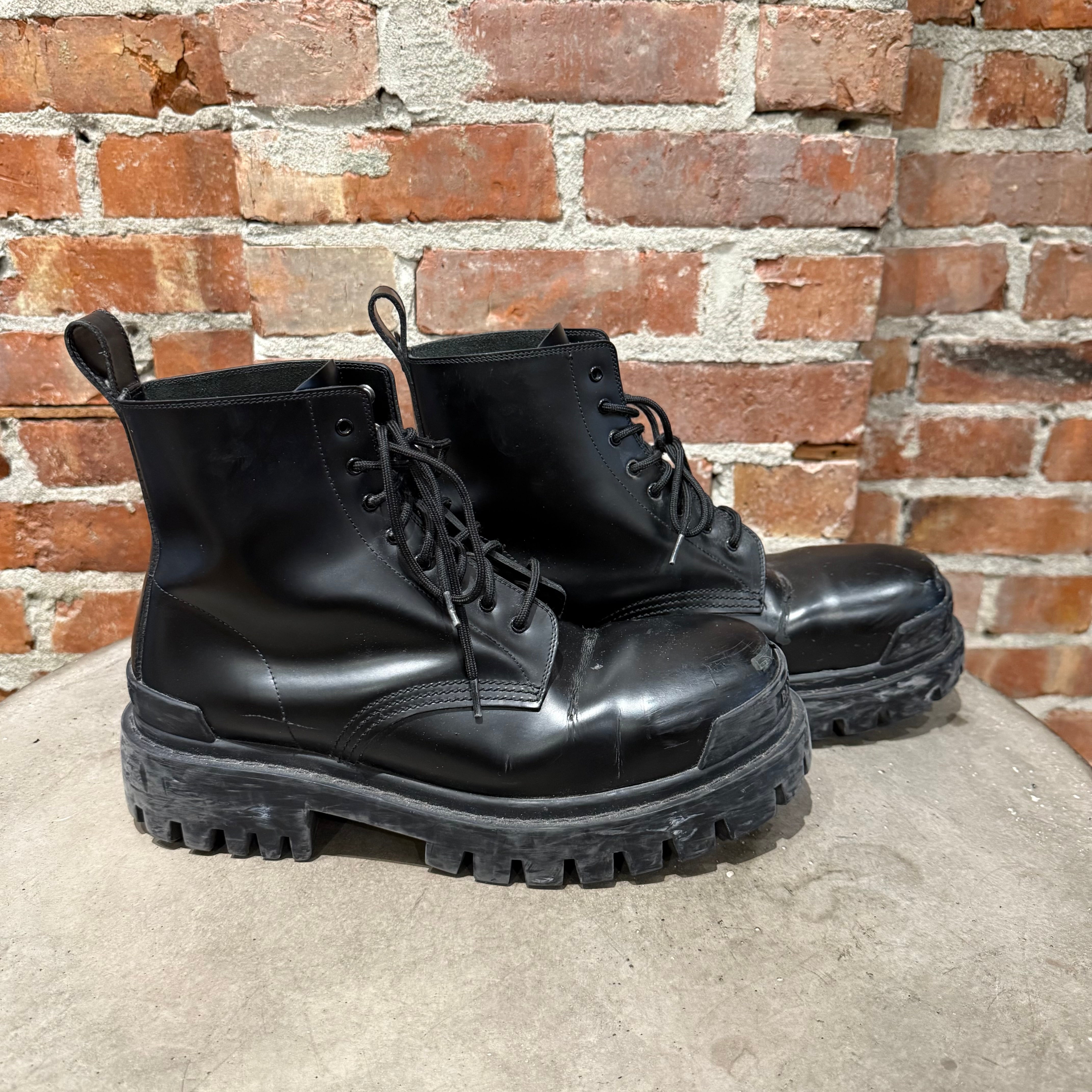 BALENCIAGA STRIKE LEATHER LACE-UP BOOTS 'BLACK' – Sadō Room