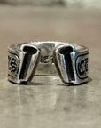 CHROME HEARTS LARGE SCROLL BANNER RING ‘SILVER’