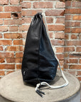 RICK OWENS STROBE FW22 LEATHER DRAWSTRING BAG ‘BLACK’