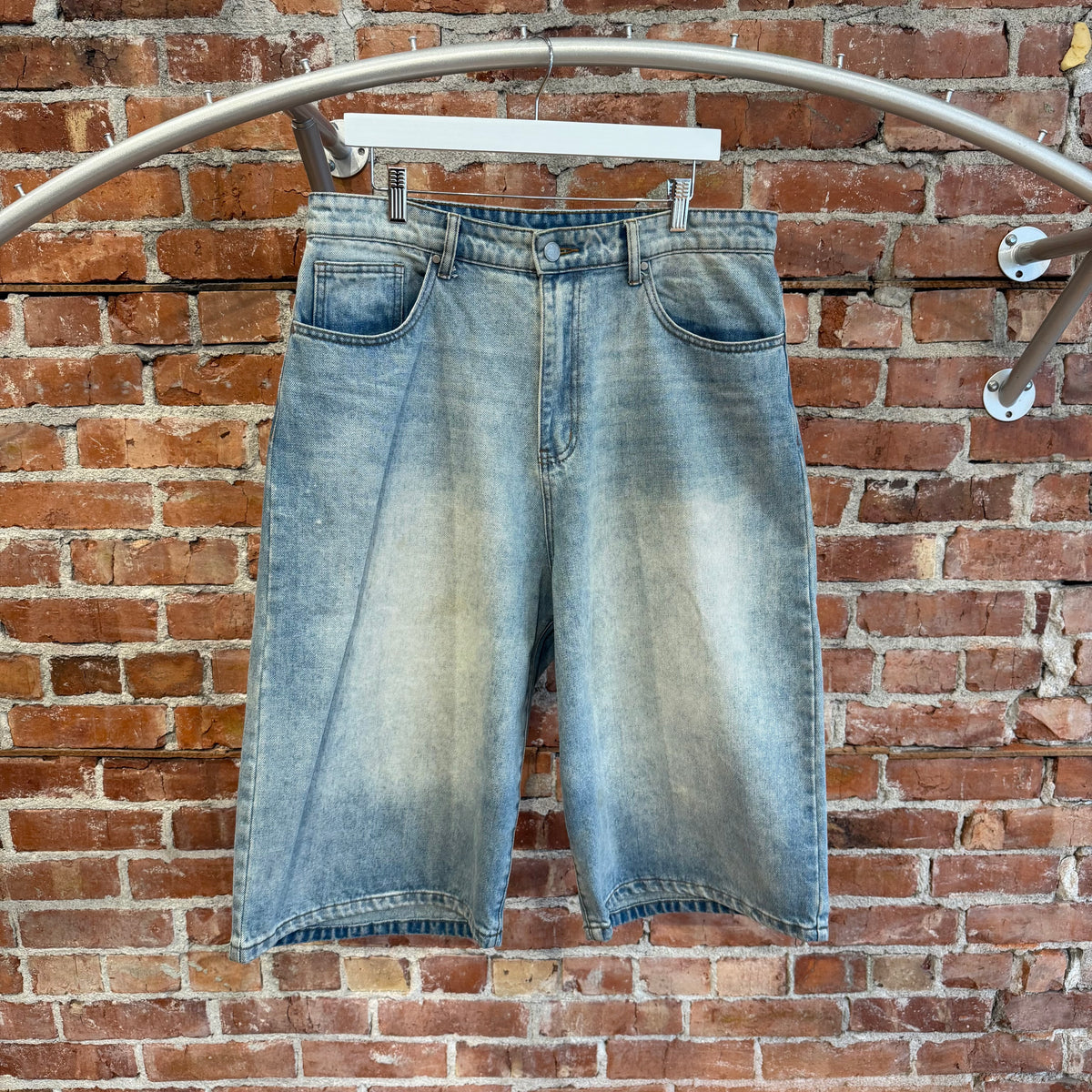 BASKETCASE GALLERY BREACHER DENIM SHORTS 'LIGHT WASH' – Sadō Room