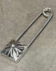 CHROME HEARTS PYRAMID PLUS LARGE SAFETY PIN ‘SILVER’