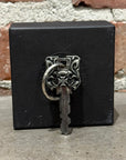 DEAL DESIGN KEY SHIELD KECHAIN ‘SILVER’