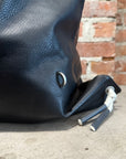 RICK OWENS STROBE FW22 LEATHER DRAWSTRING BAG ‘BLACK’