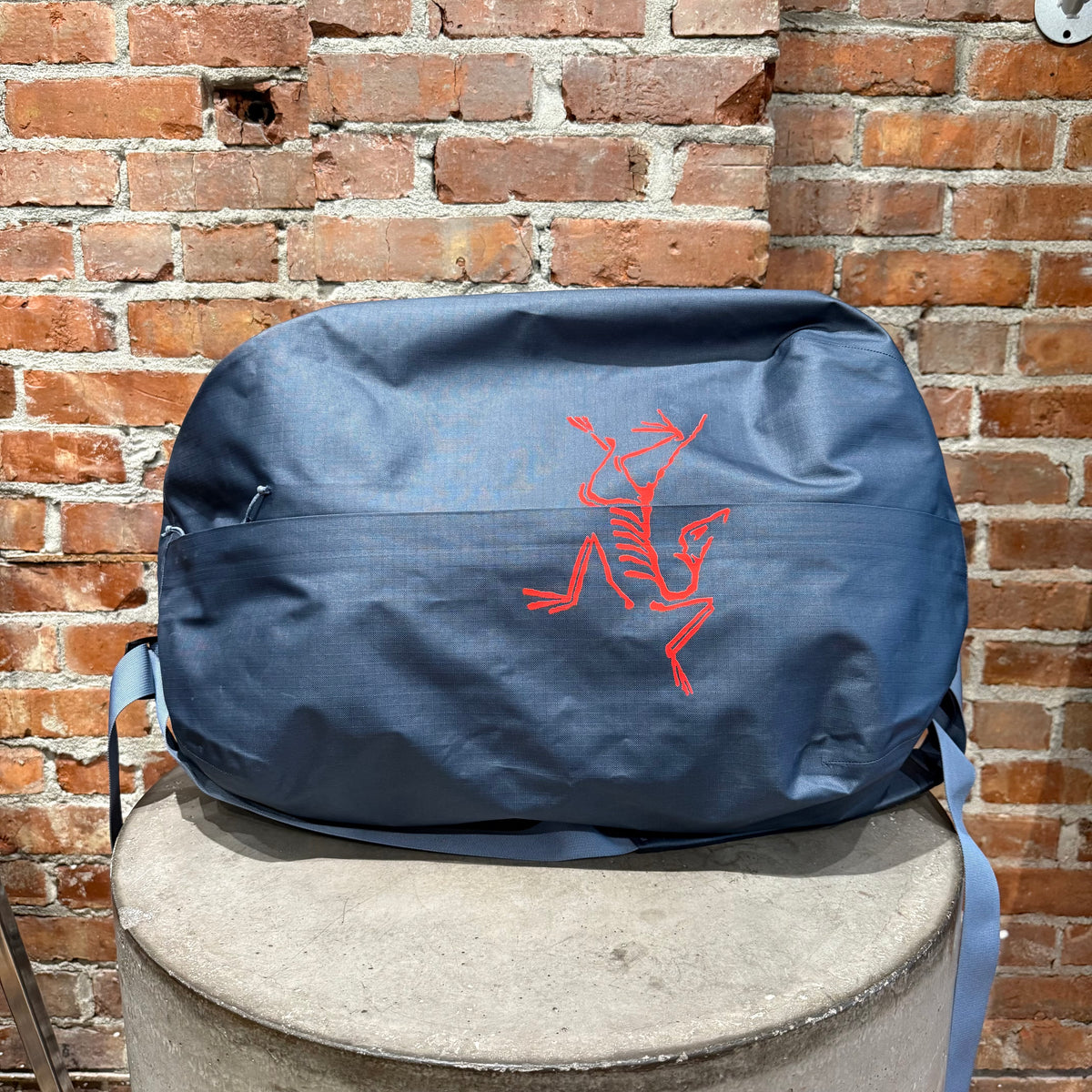 ARC'TERYX CARRIER DUFFLE 36L BAG 'GREY RED' – Sadō Room