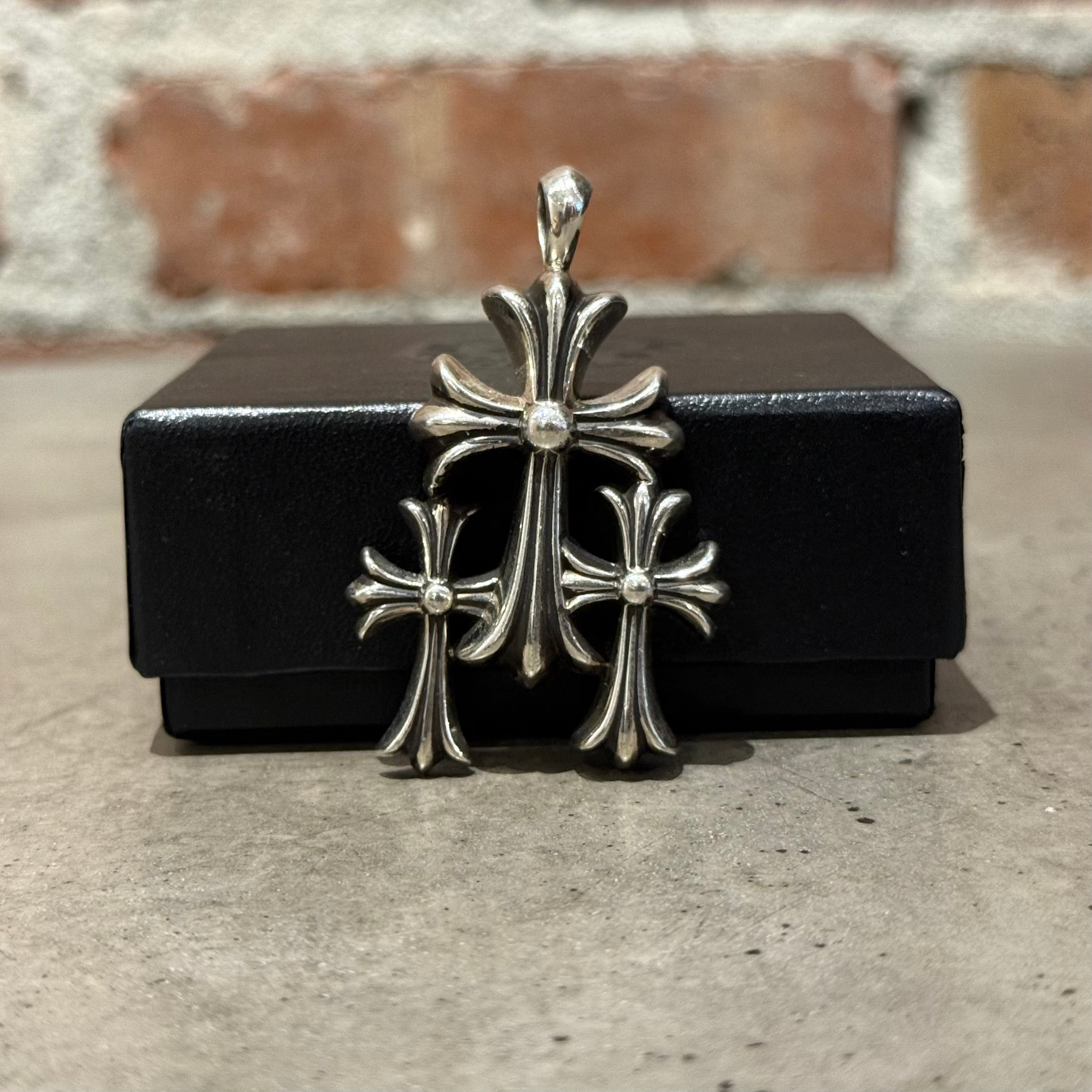 CHROME HEARTS LARGE TRIPLE CROSS PENDANT 'SILVER' – Sadō Room