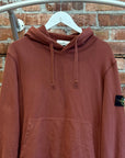 STONE ISLAND CLASSIC PATCH PULLOVER HOODIE ‘MAROON’