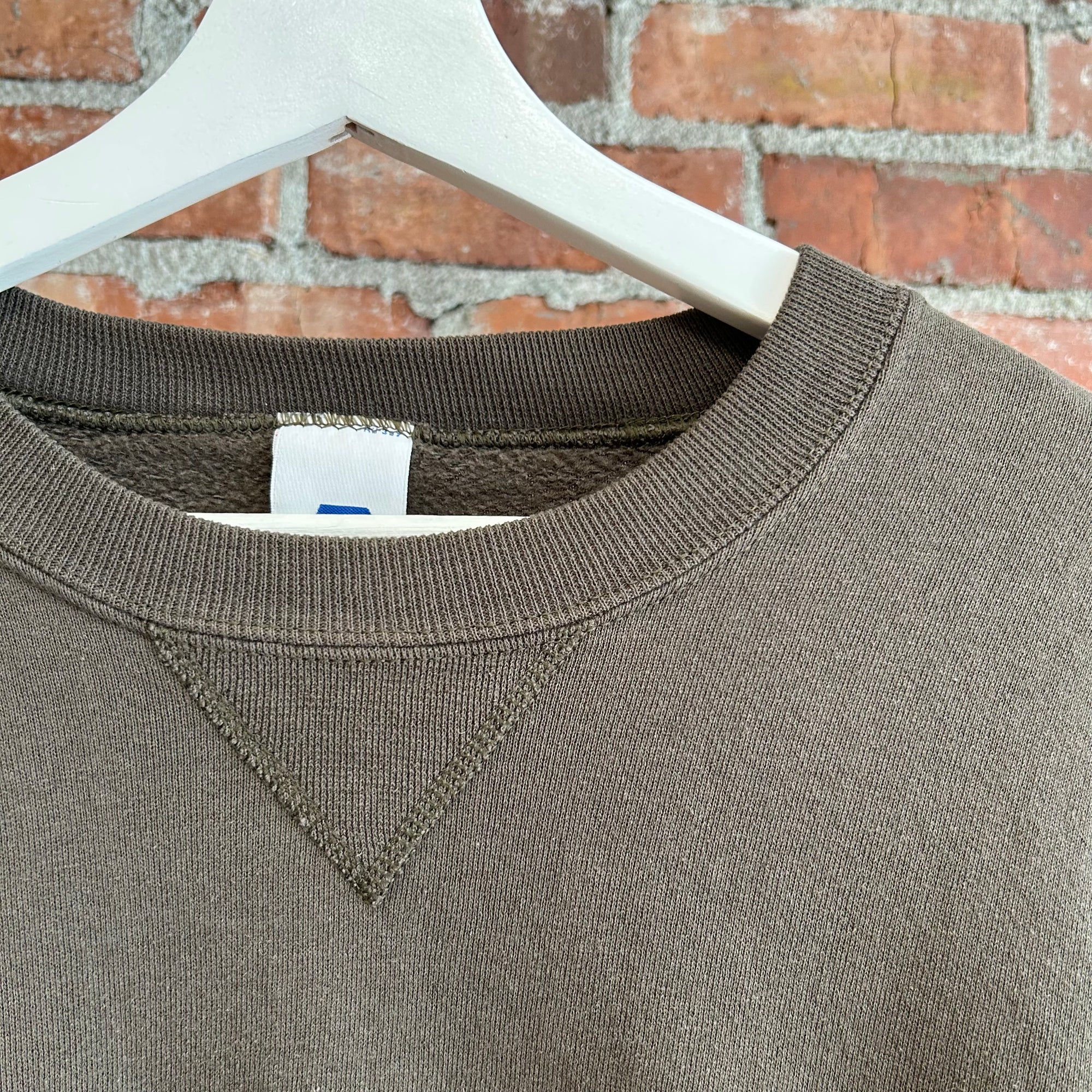 RUSSELL ATHETLIC 90S VINTAGE FADER CREWNECK ‘BROWN’