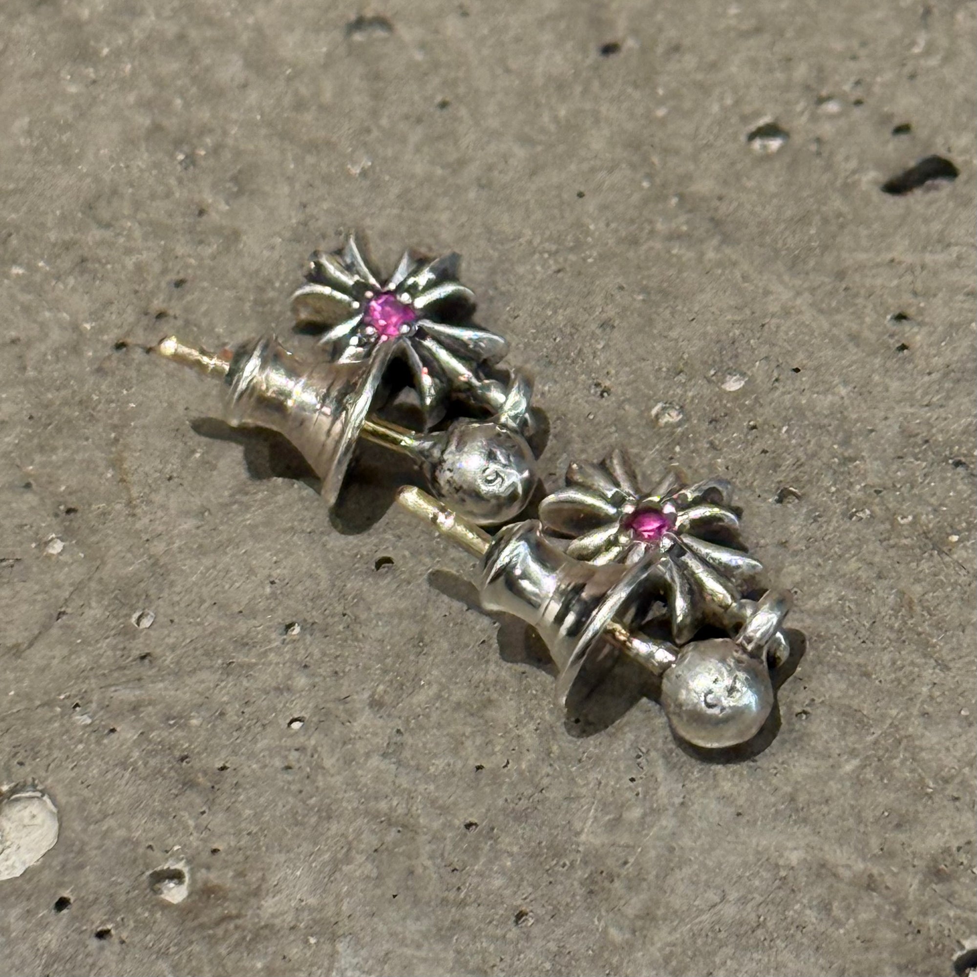 CHROME HEARTS TINY-E PINK SAPPHIRE EARRINGS ‘SILVER’