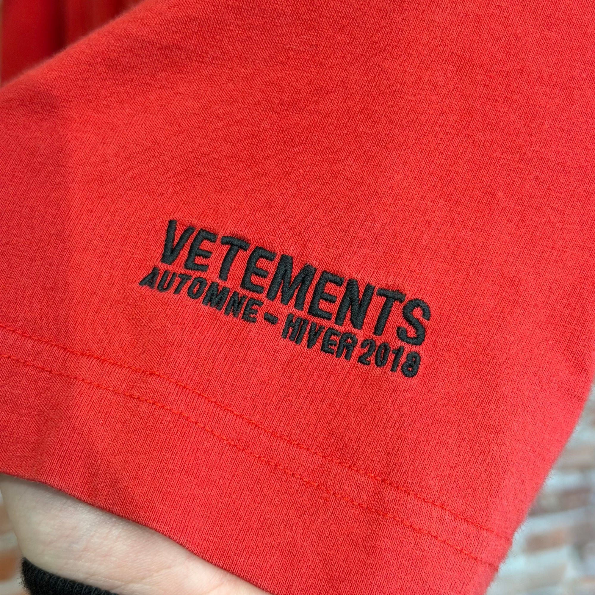 VETEMENTS AW18 LOVE ME TO DEATH LONGSLEEVE ‘RED’