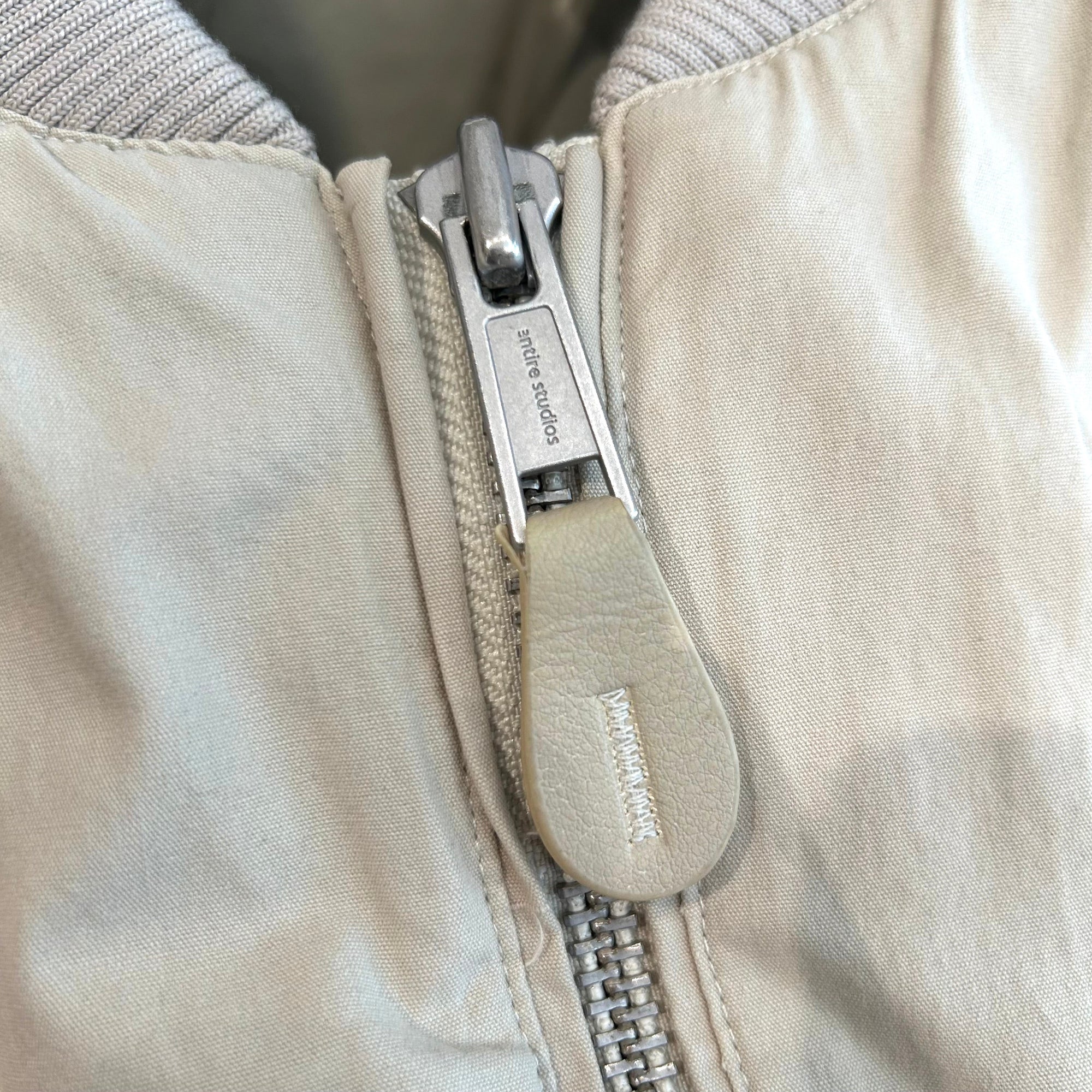 ENTIRE STUDIOS A-4 CROPPED BOMBER JACKET ‘CREAM’