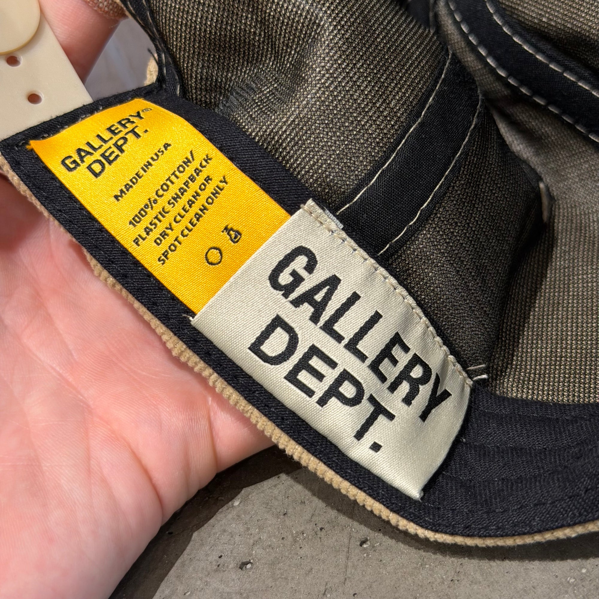 GALLERY DEPT. CHATEAU JOSUÉ RESORT CAP ‘TAN’