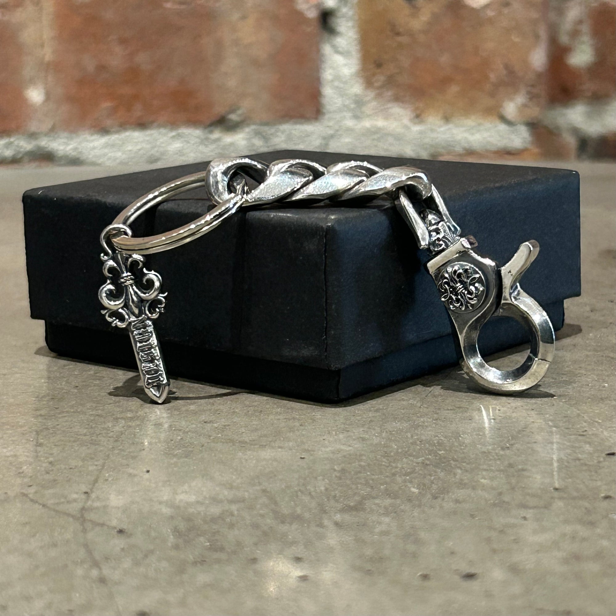 DEAL DESIGN KG CLIP DAGGER KEYCHAIN ‘SILVER’