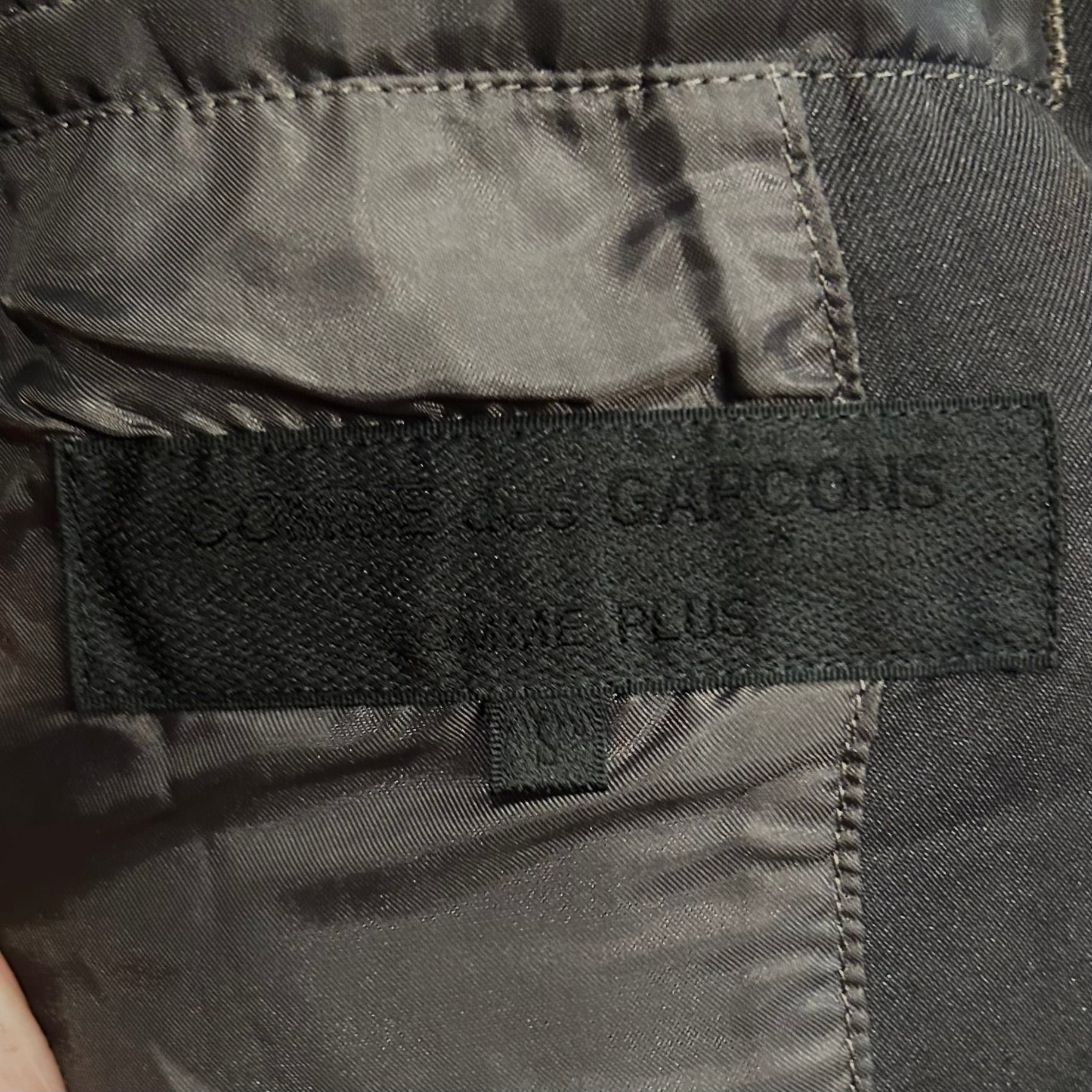 CDG HOMME PLUS VICTORIAN LIGHT TRENCH COAT ‘BLACK’