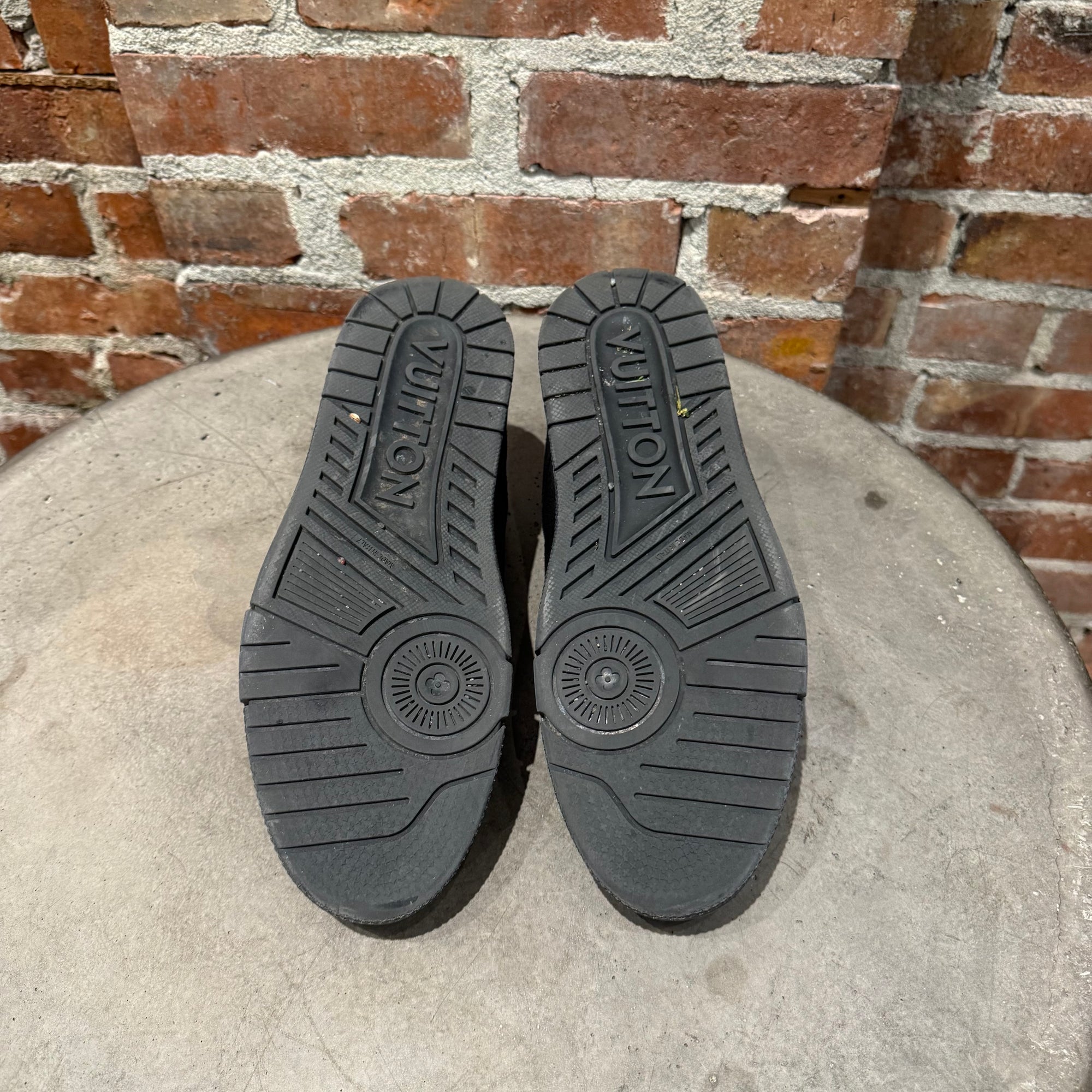 LOUIS VUITTON EMPLOYEE TRAINER SNEAKERS ‘BLACK’