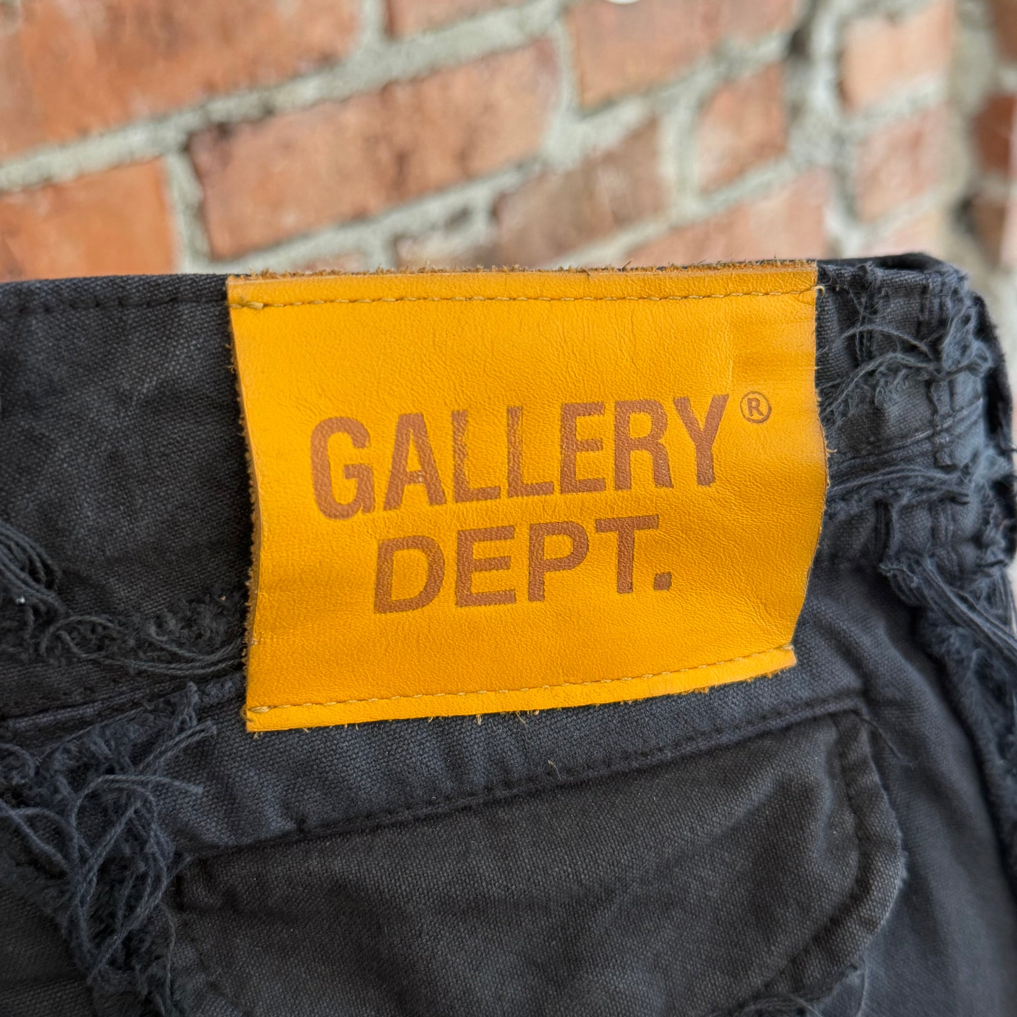 GALLERY DEPT. DISTRESSED PROGRAMMER CARGO PANTS ‘BLACK’