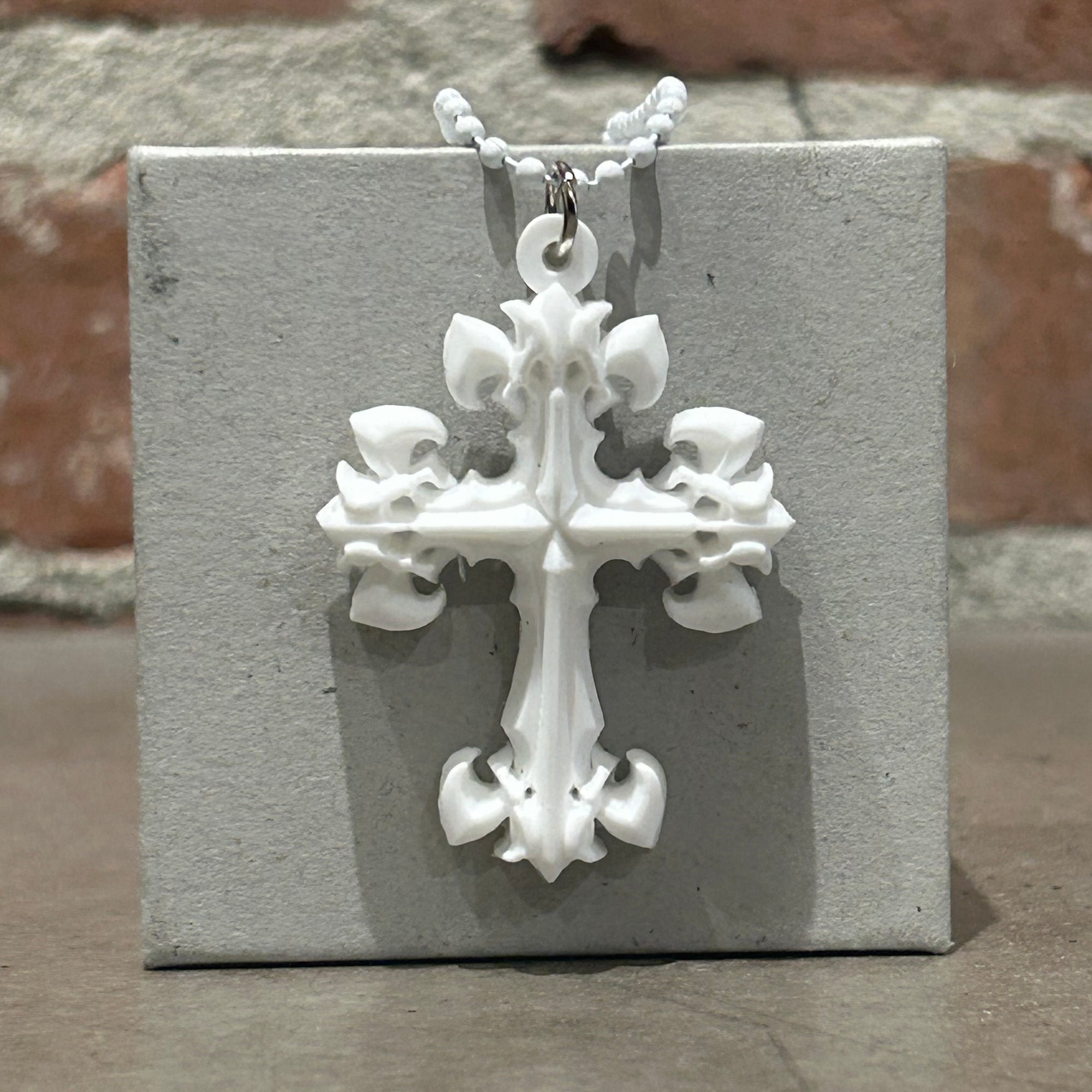 DEAL DESIGN SILICONE GL CROSS NECKLACE ‘WHITE’