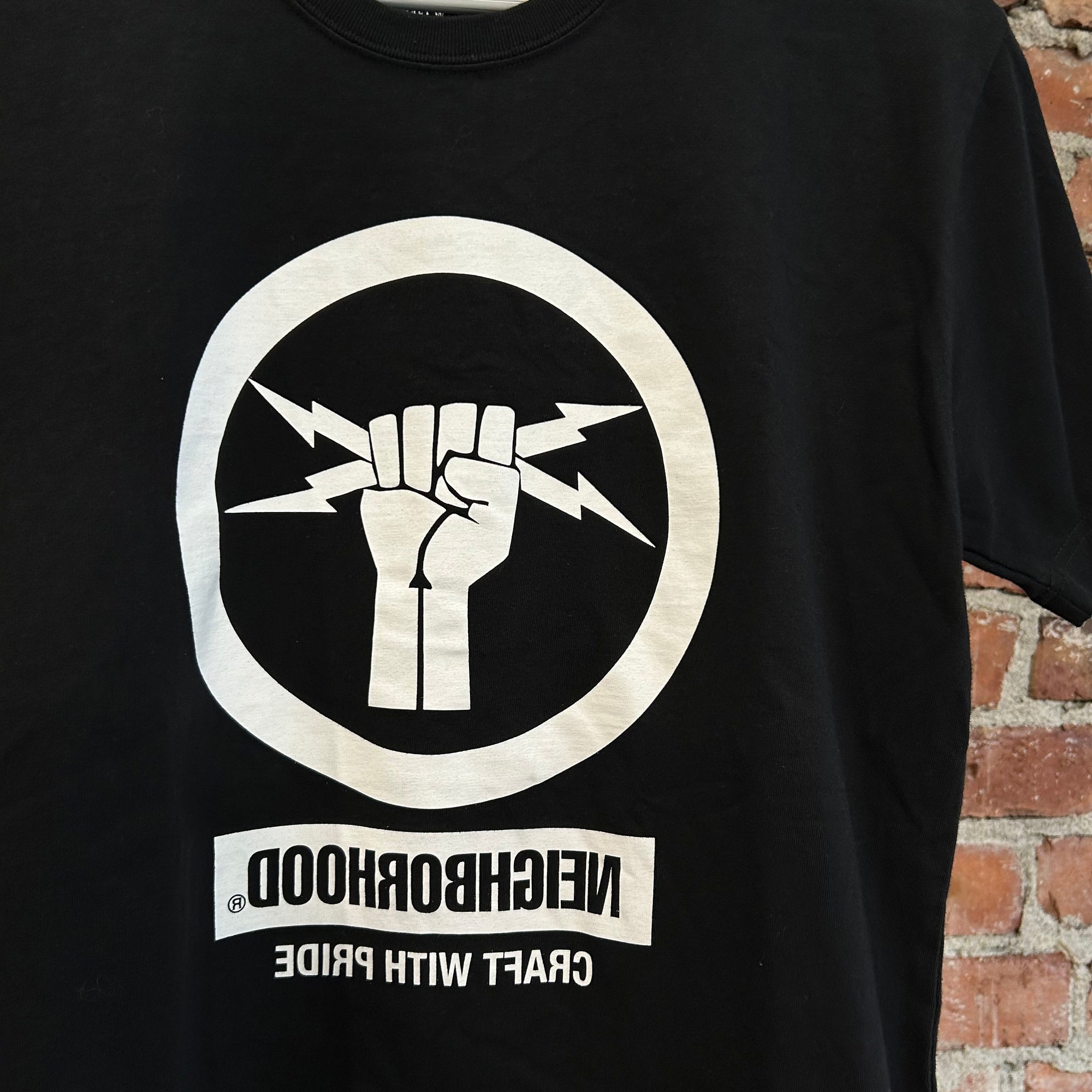 NEIGHBORHOOD FIGHT THE POWER TEE ‘BLACK’