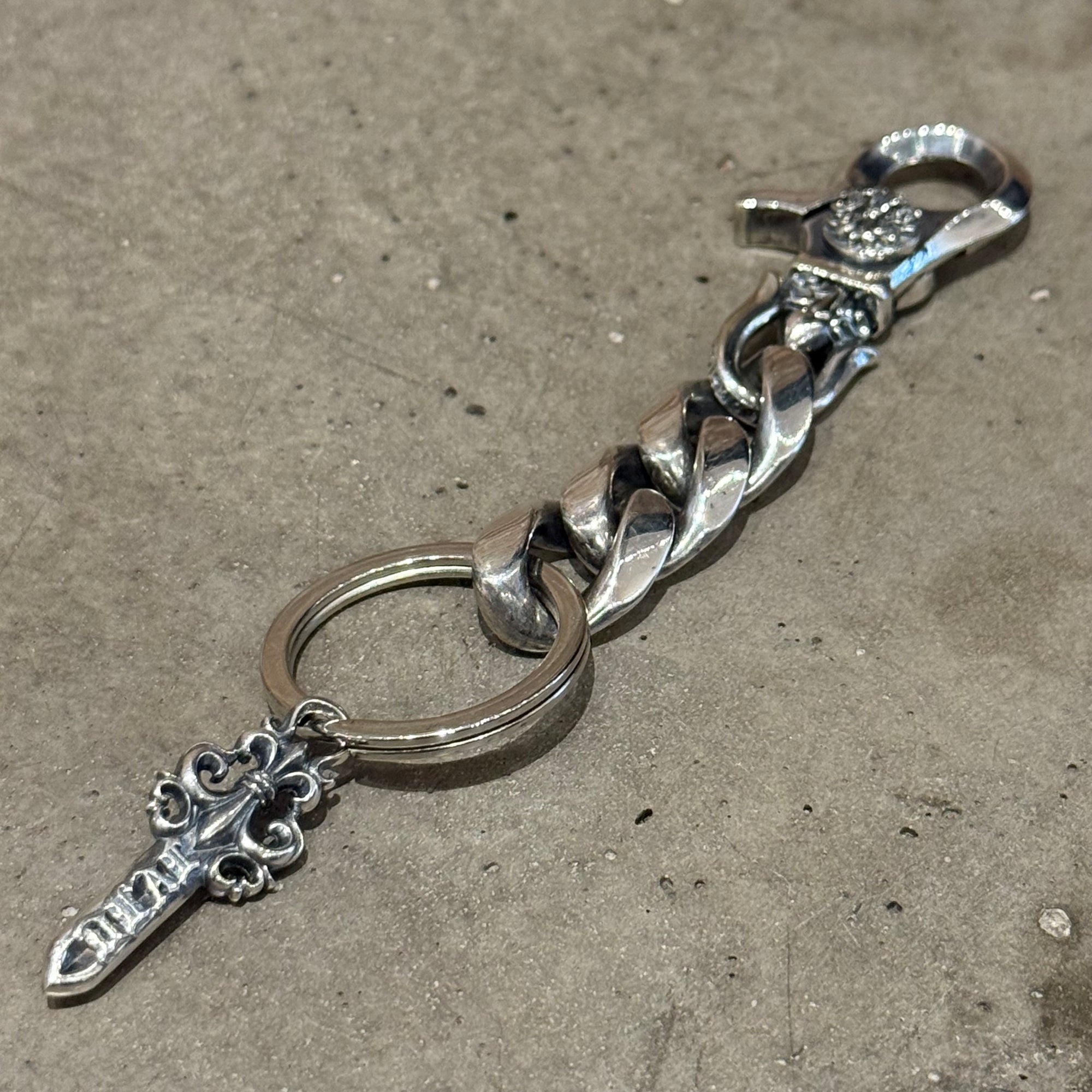 DEAL DESIGN KG CLIP DAGGER KEYCHAIN ‘SILVER’