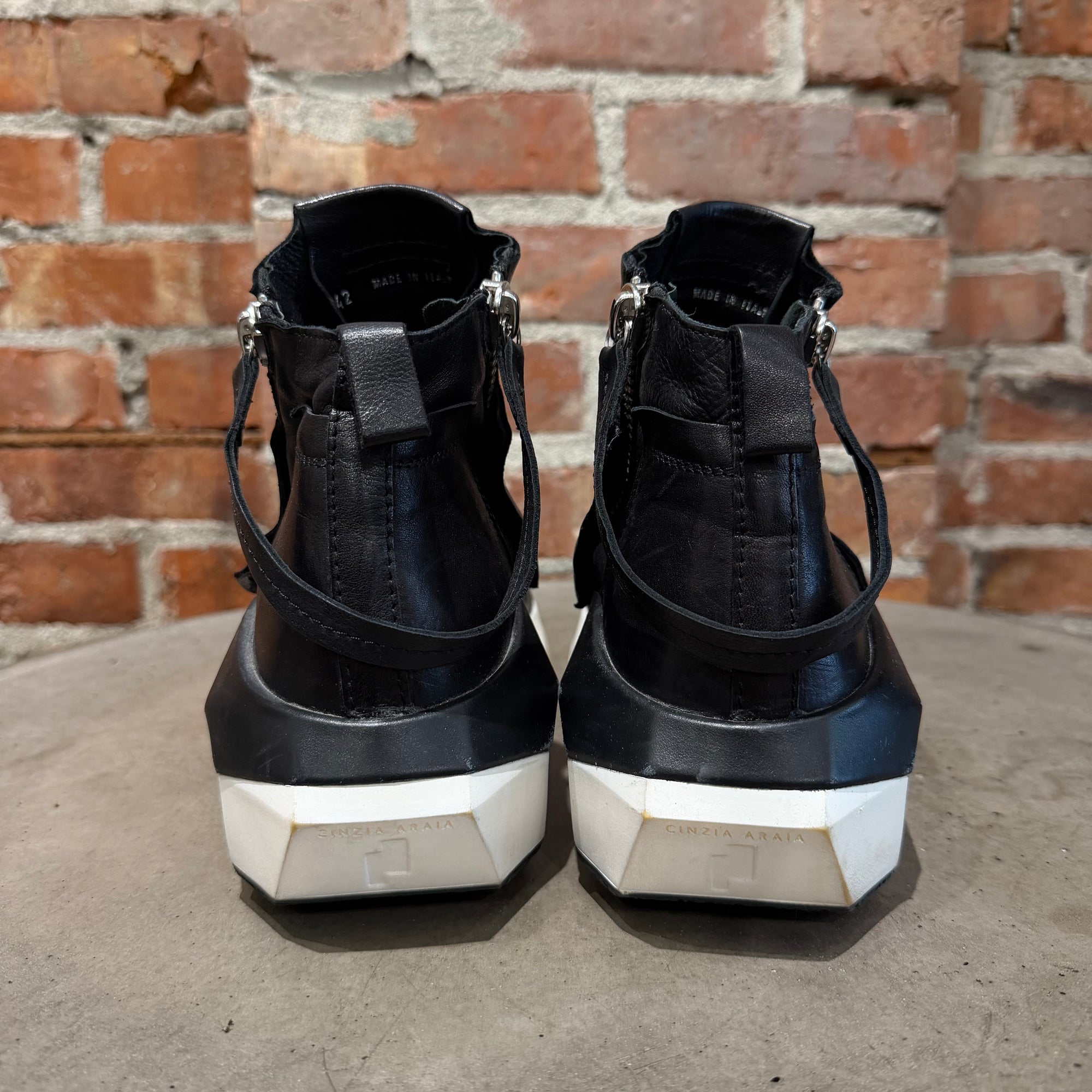 CINZIA ARAIA HIGHTOP LEATHER SNEAKERS ‘BLACK’