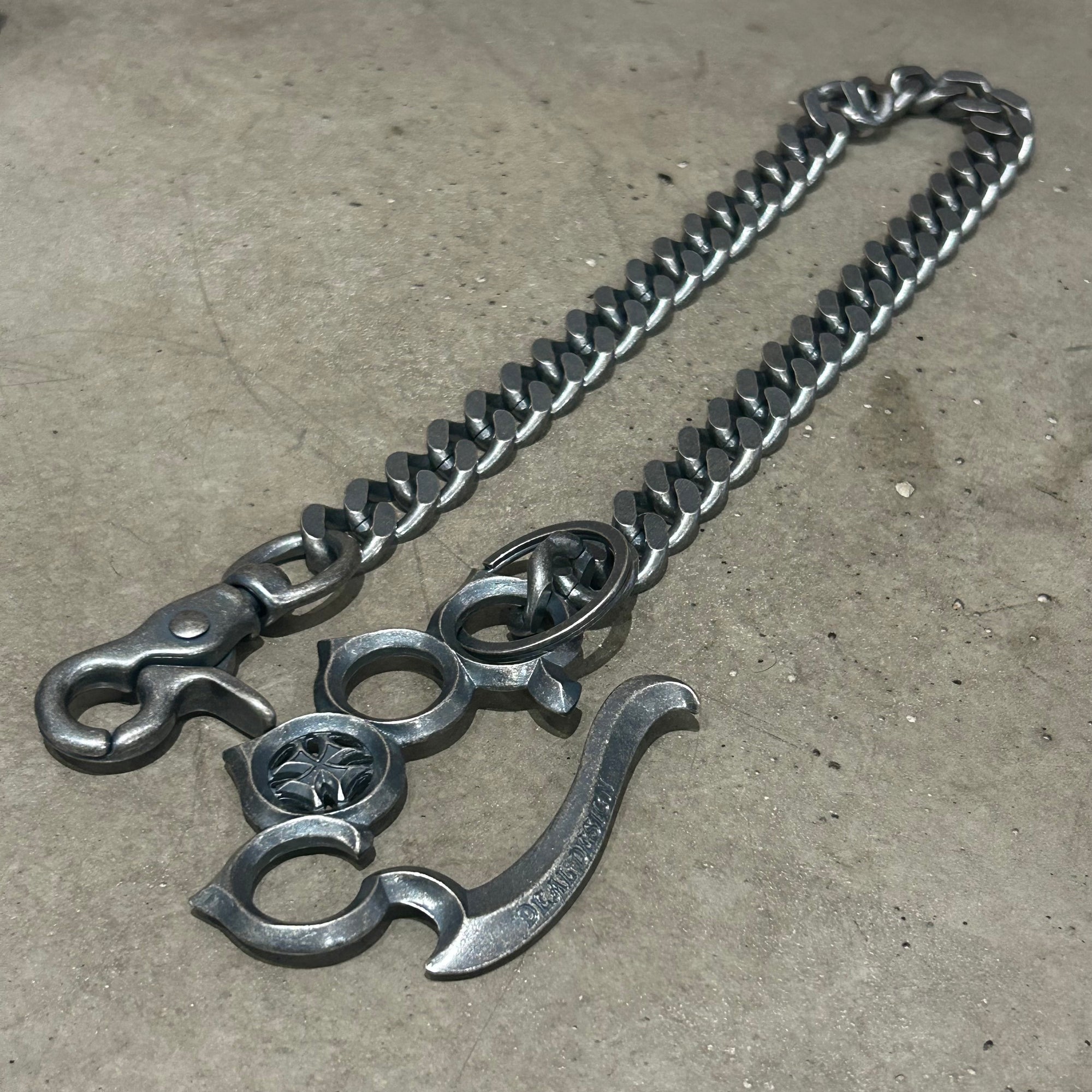 DEAL DESIGN KNUCKLE DUSTER WALLET CHAIN 'AGED SILVER'