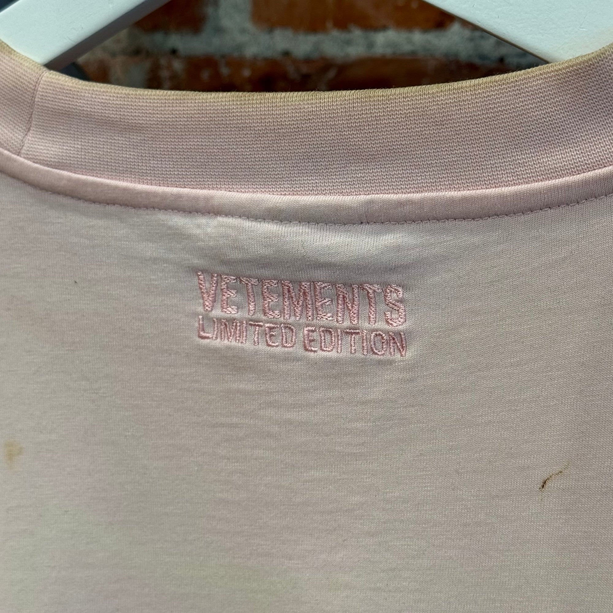 VETEMENTS LIMITED EDITION DOLPHIN TOWER LOVE TEE ‘PINK’
