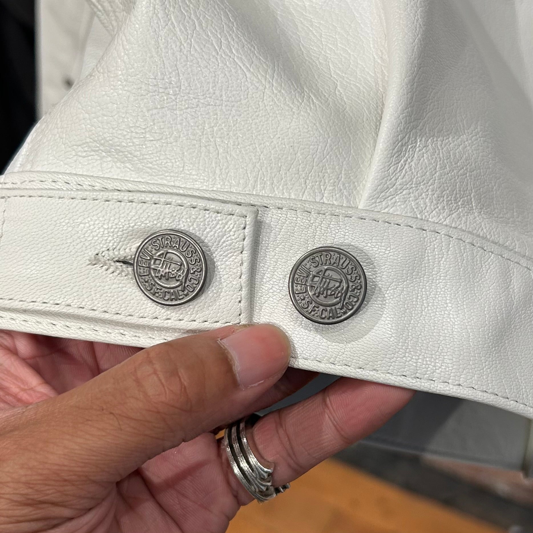 STUSSY X LEVI’S LEATHER TRUCKER JACKET ‘WHITE’