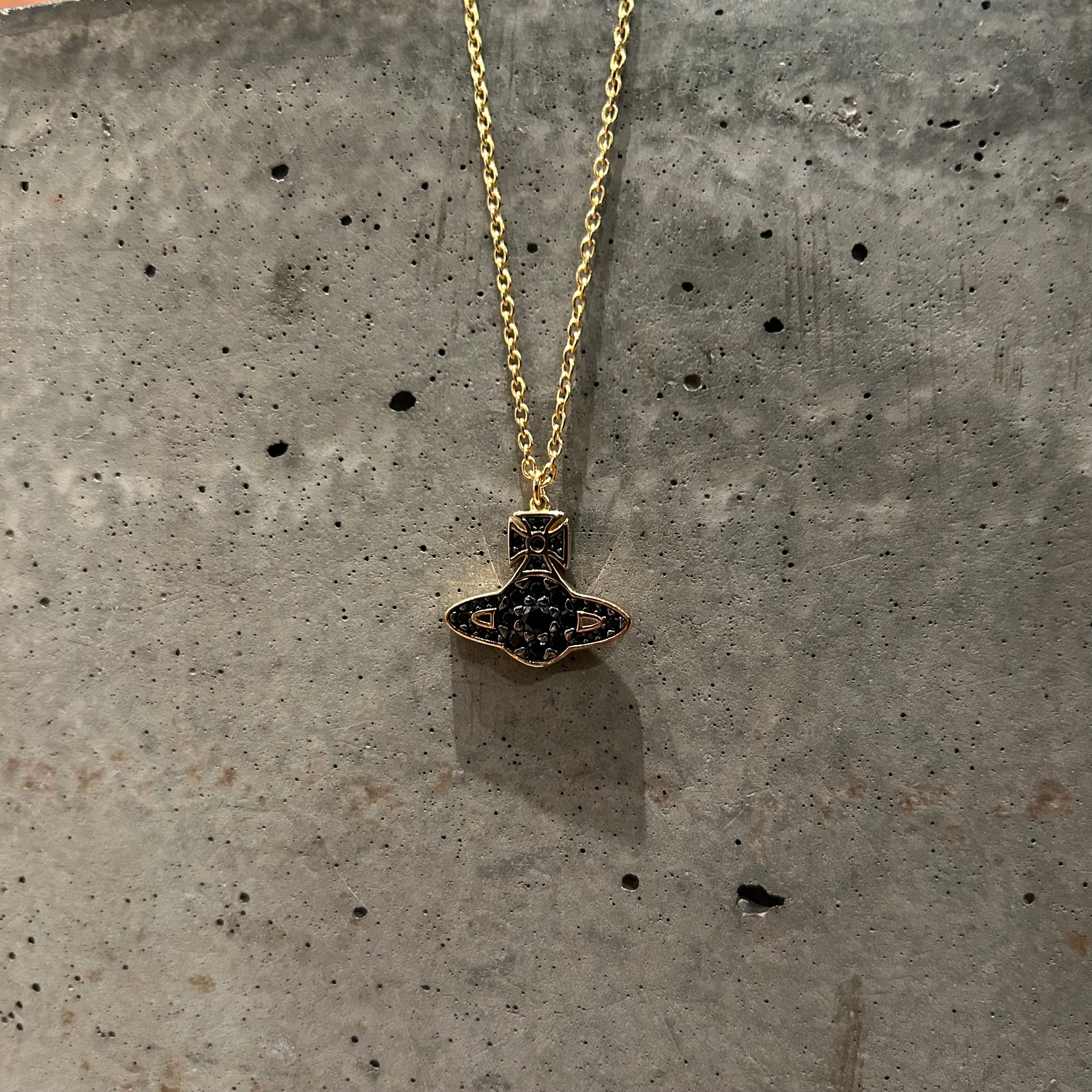 Vivienne Westwood ゴールド×ブラック ミディアムオーブ Vivienne Westwood Small Orb Gold Black Multi-Stone Necklace w