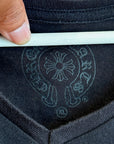 CHROME HEARTS BANNER PRINT TEE ‘BLACK’