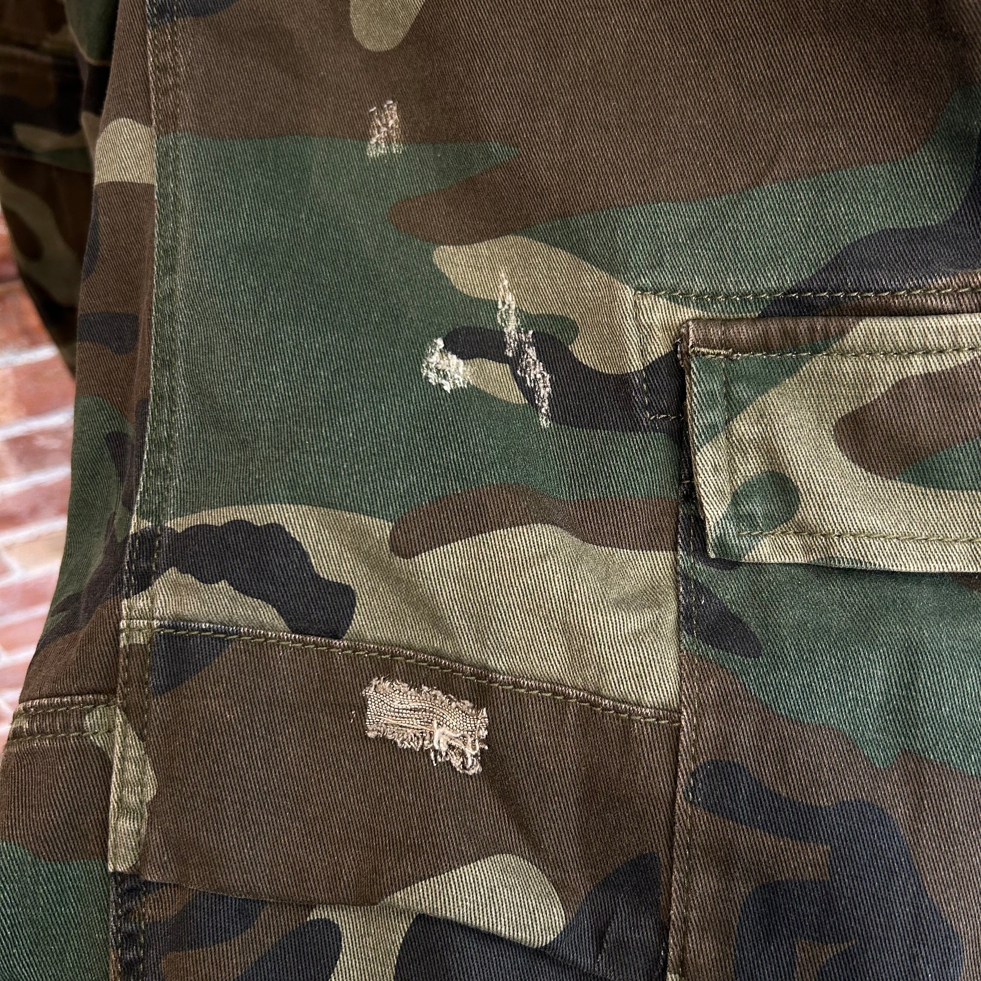 BASKETCASE GALLERY DISTRESSED CARGO SHORTS ‘CAMO’