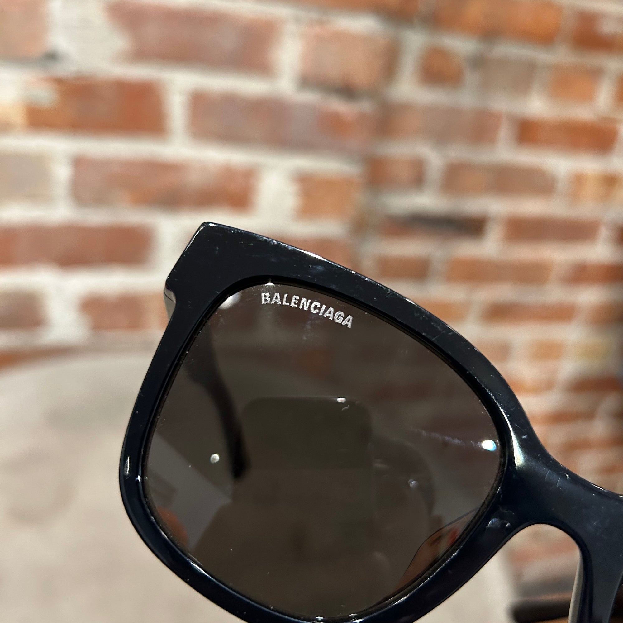 BALENCIAGA LOGO ARM SUNGLASSES ‘BLACK’