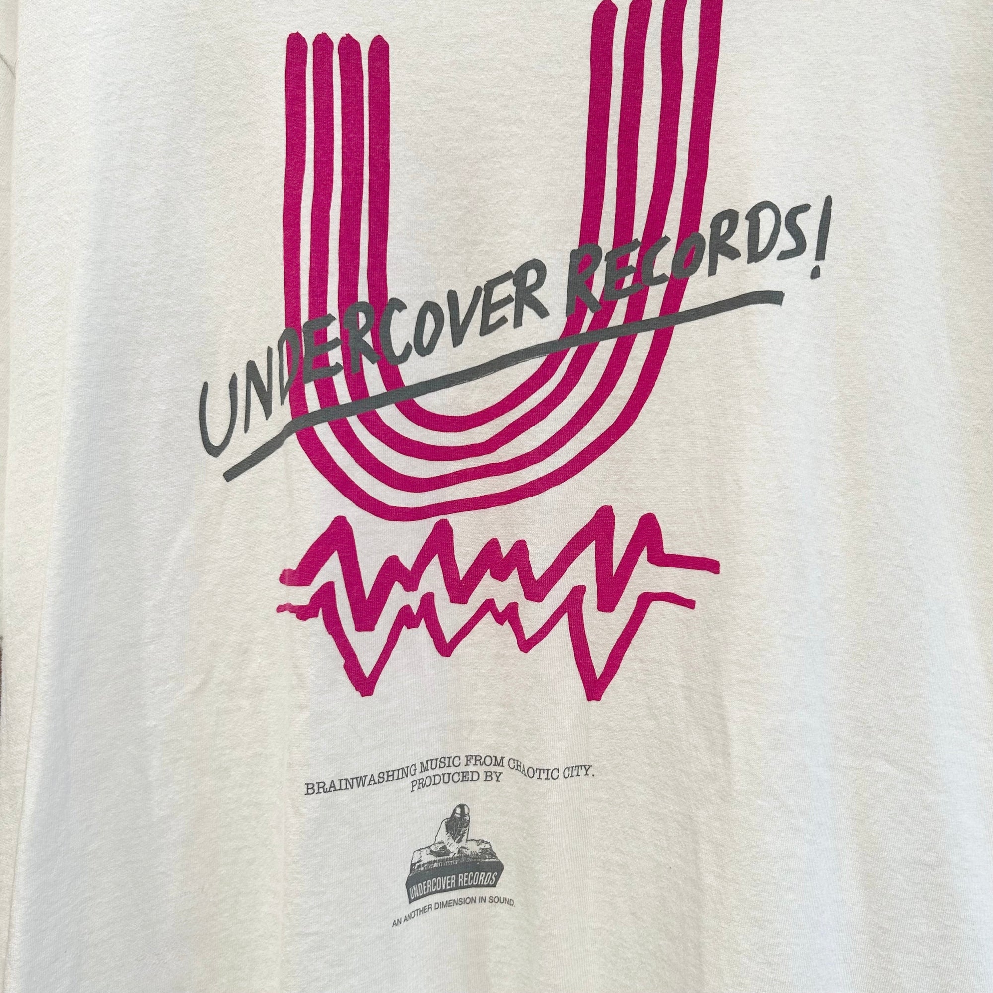 UNDERCOVER AW22 BRAINWASHING MUSIC RECORDS TEE ‘WHITE’