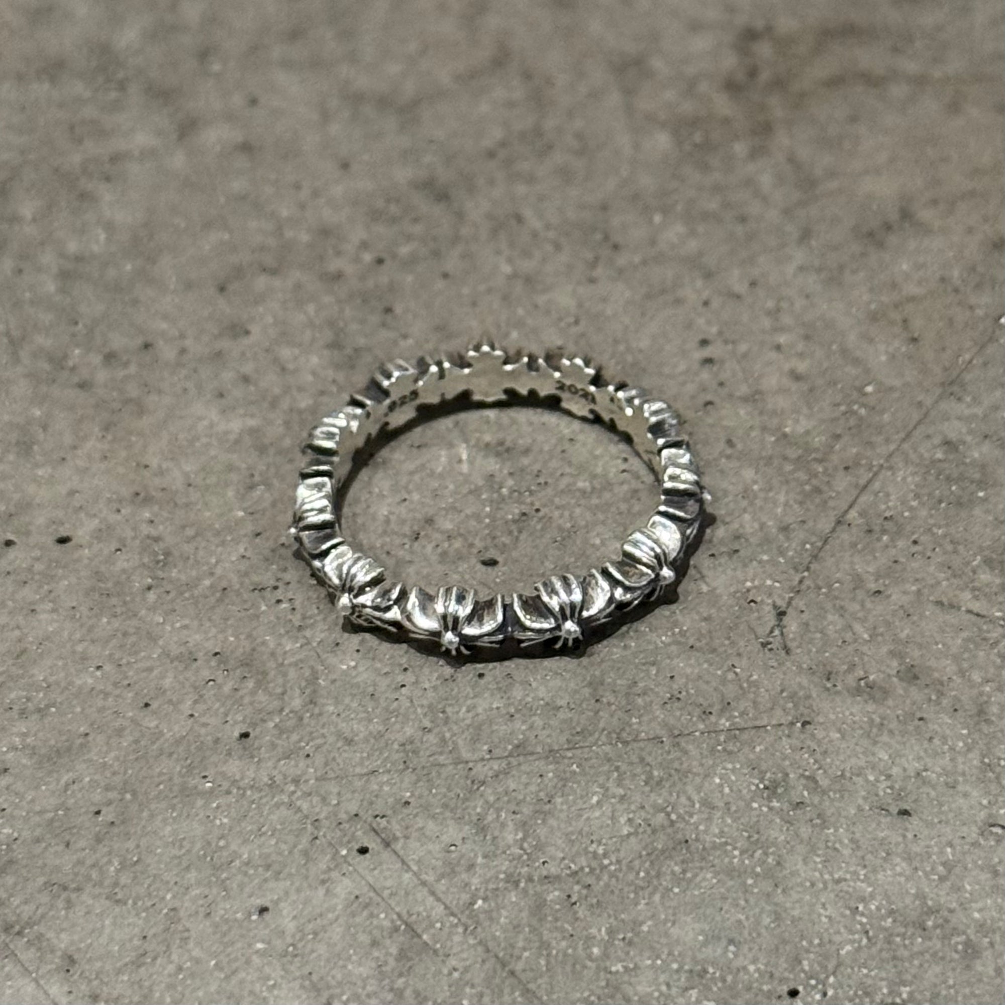 CHROME HEARTS TINY-E BAND RING ‘SILVER’