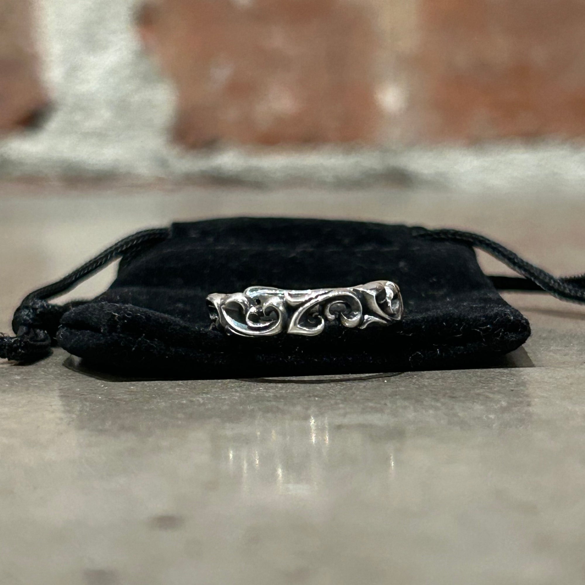 DEAL DESIGN NARROW FLORAL RING ‘SILVER’