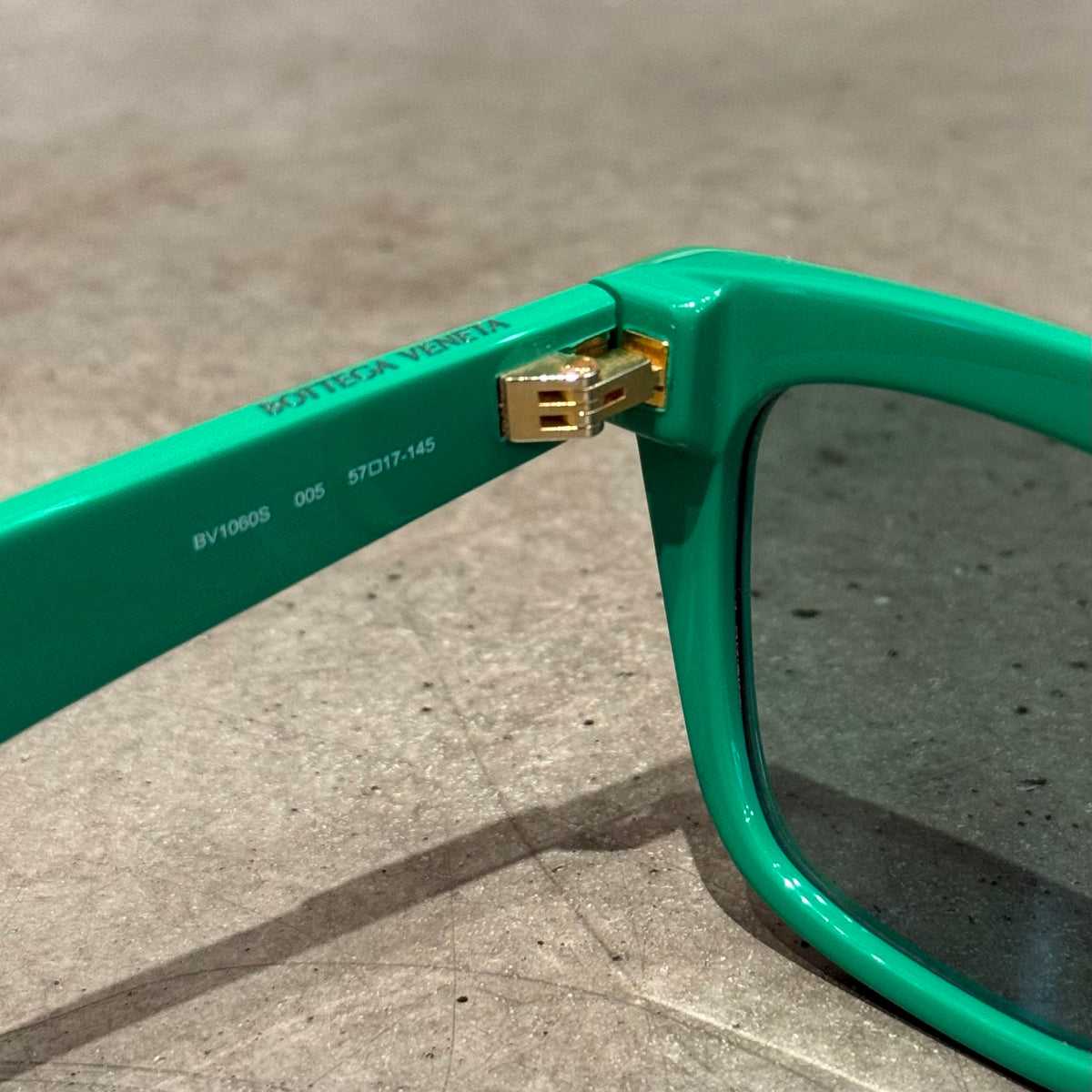 BOTTEGA VENETA BV1060S FLAT-TOP SUNGLASSES ‘GREEN’