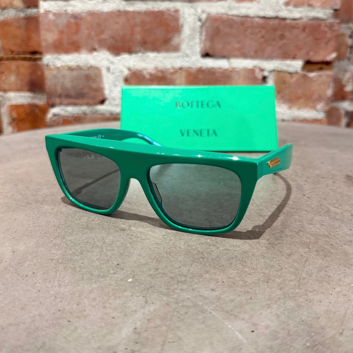 BOTTEGA VENETA BV1060S FLAT-TOP SUNGLASSES ‘GREEN’