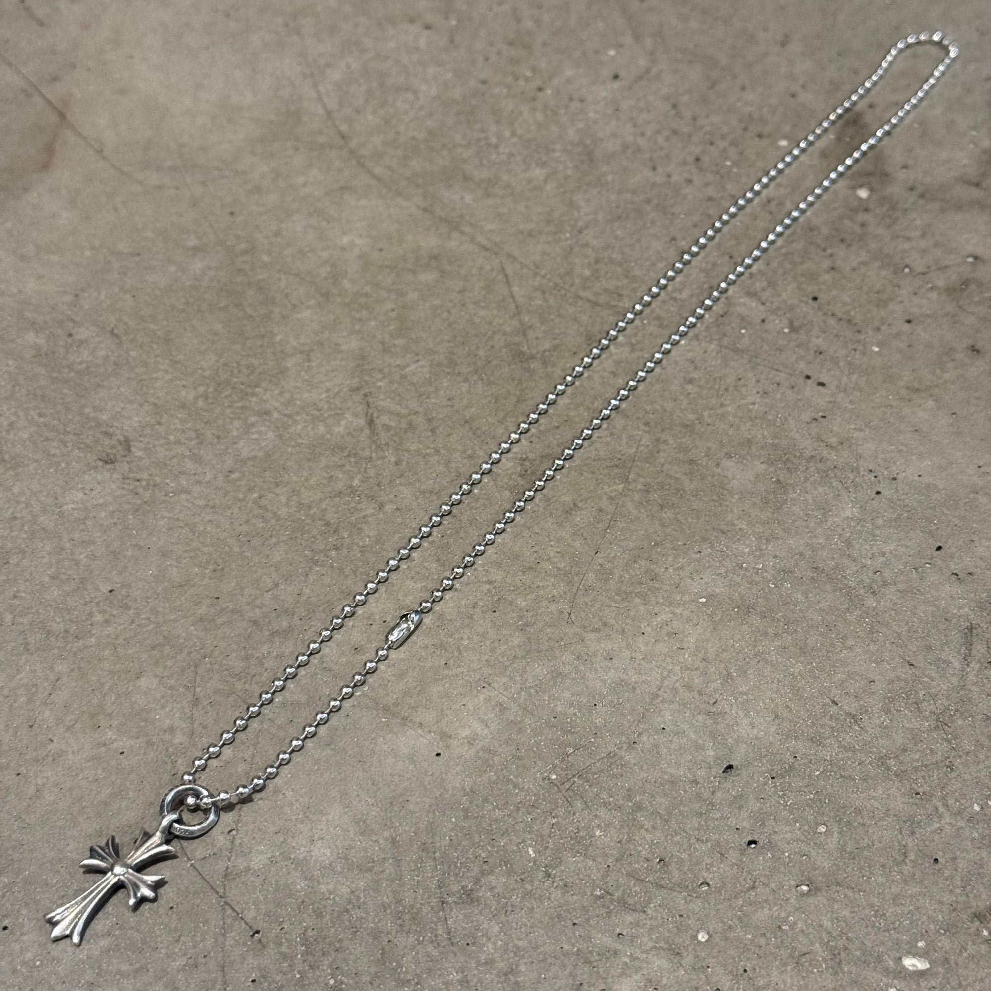 CHROME HEARTS TINY CROSS NECKLACE ‘SILVER’