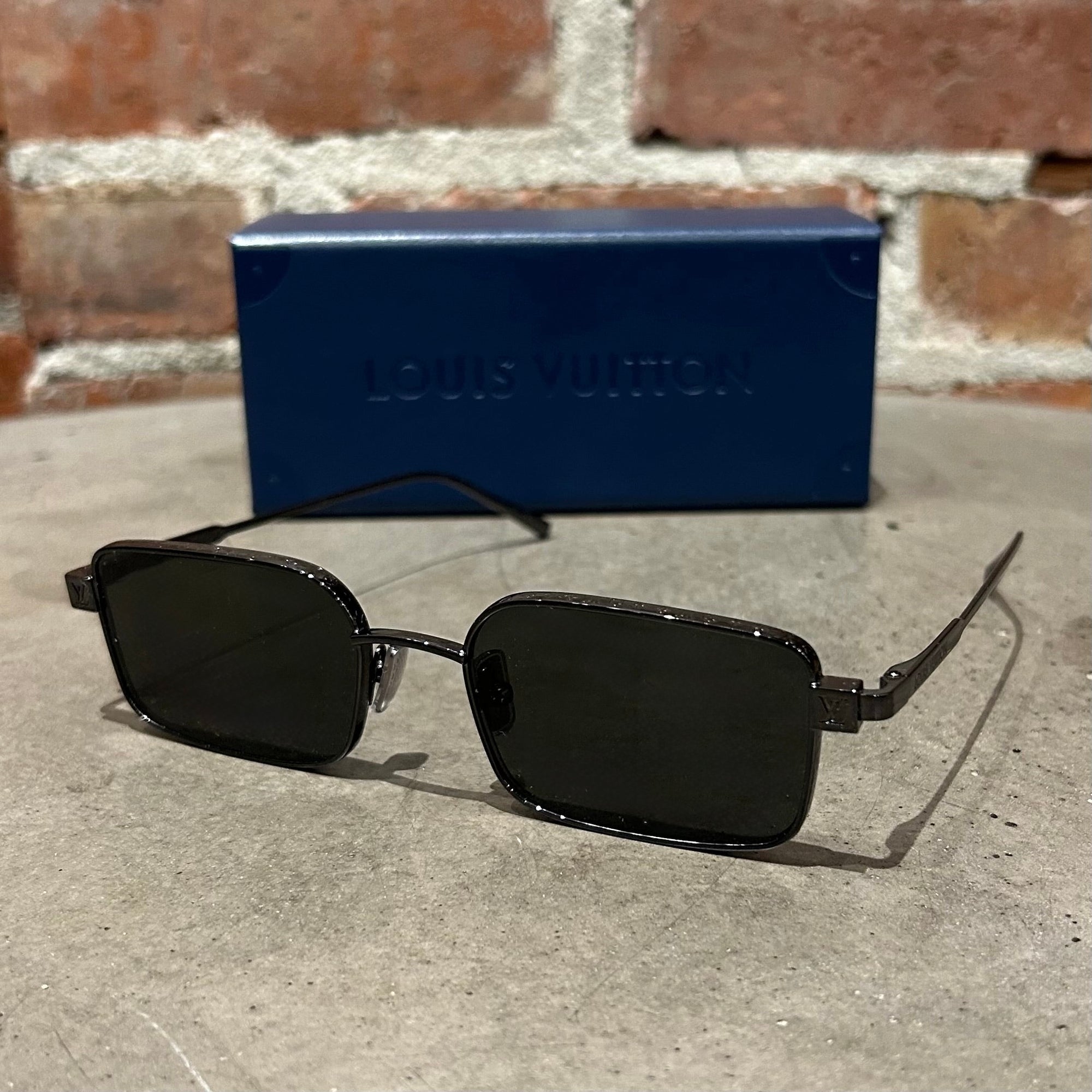 LOUIS VUITTON PURE SQUARE S00 SUNGLASSES ‘BLACK’