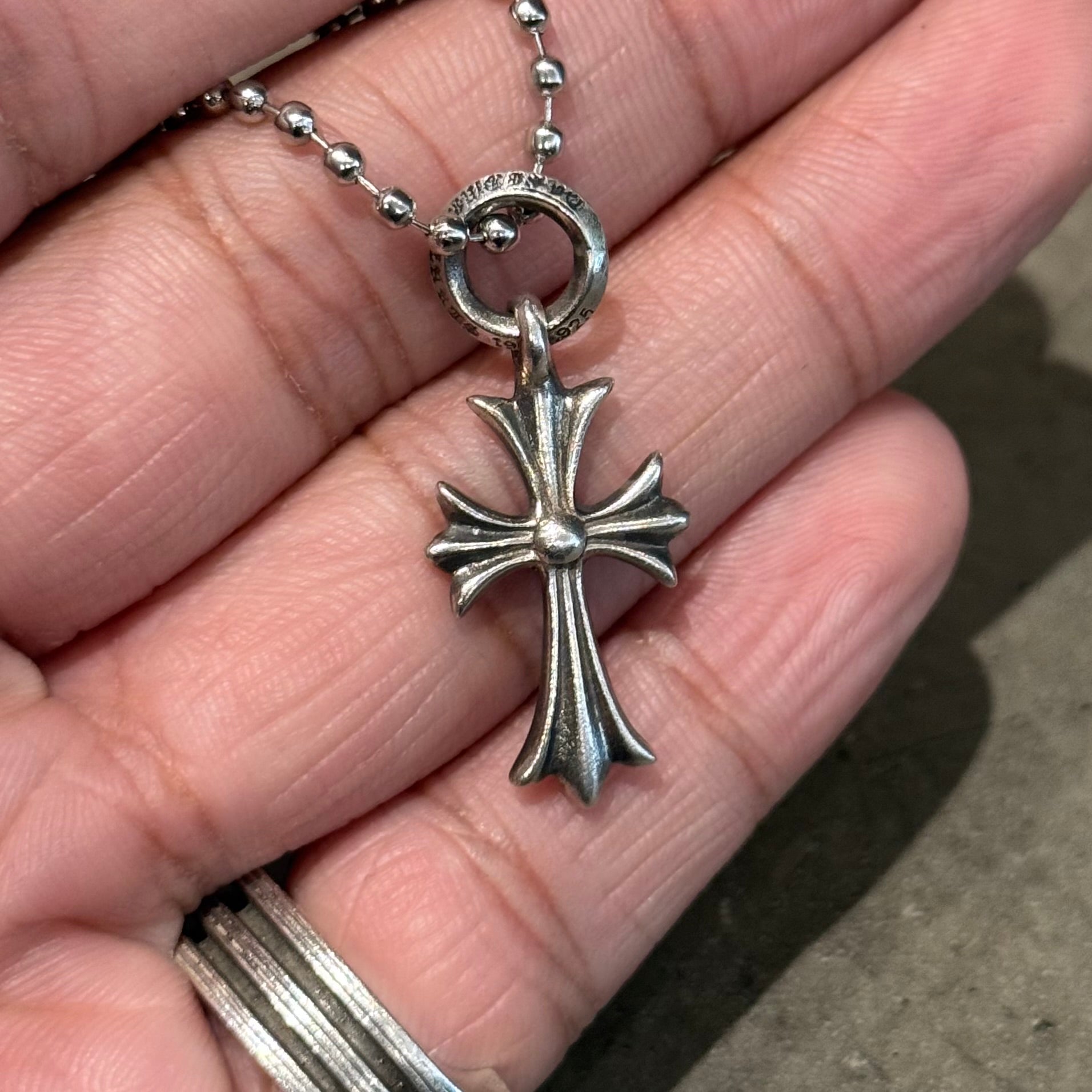 CHROME HEARTS TINY CROSS NECKLACE ‘SILVER’