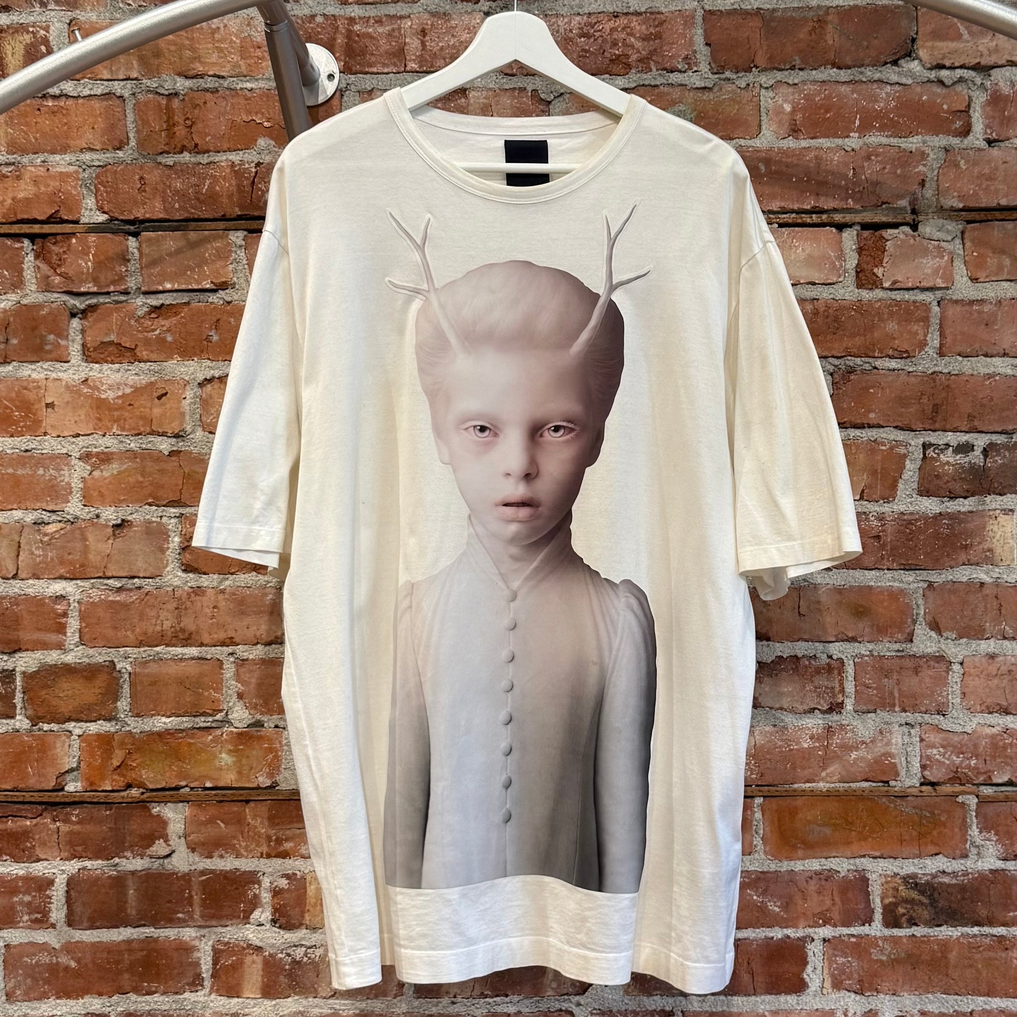 JUUN. J WHITE DEAR HUMAN TEE ‘WHITE”