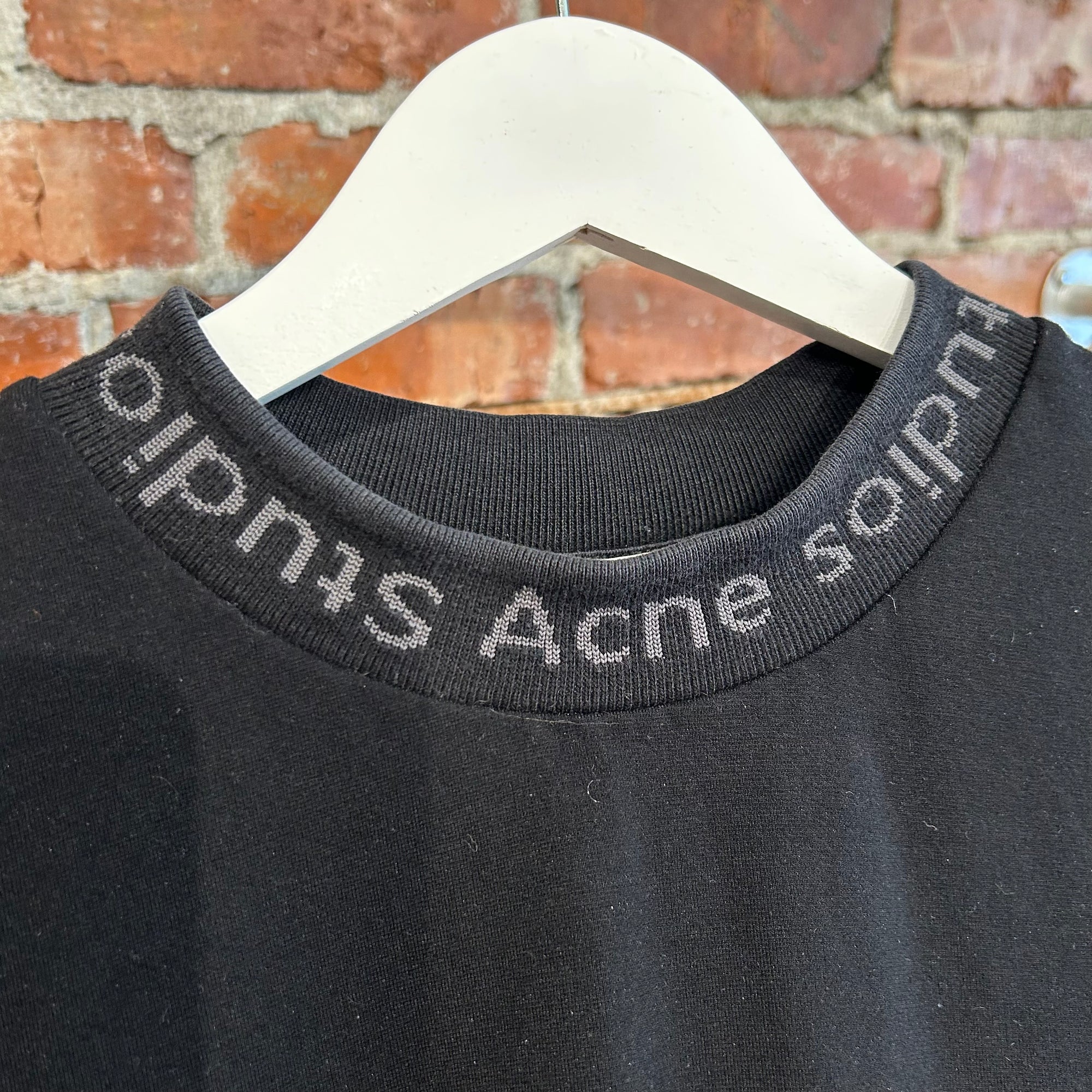 ACNE STUDIOS COLLAR PRINT TEE ‘BLACK’