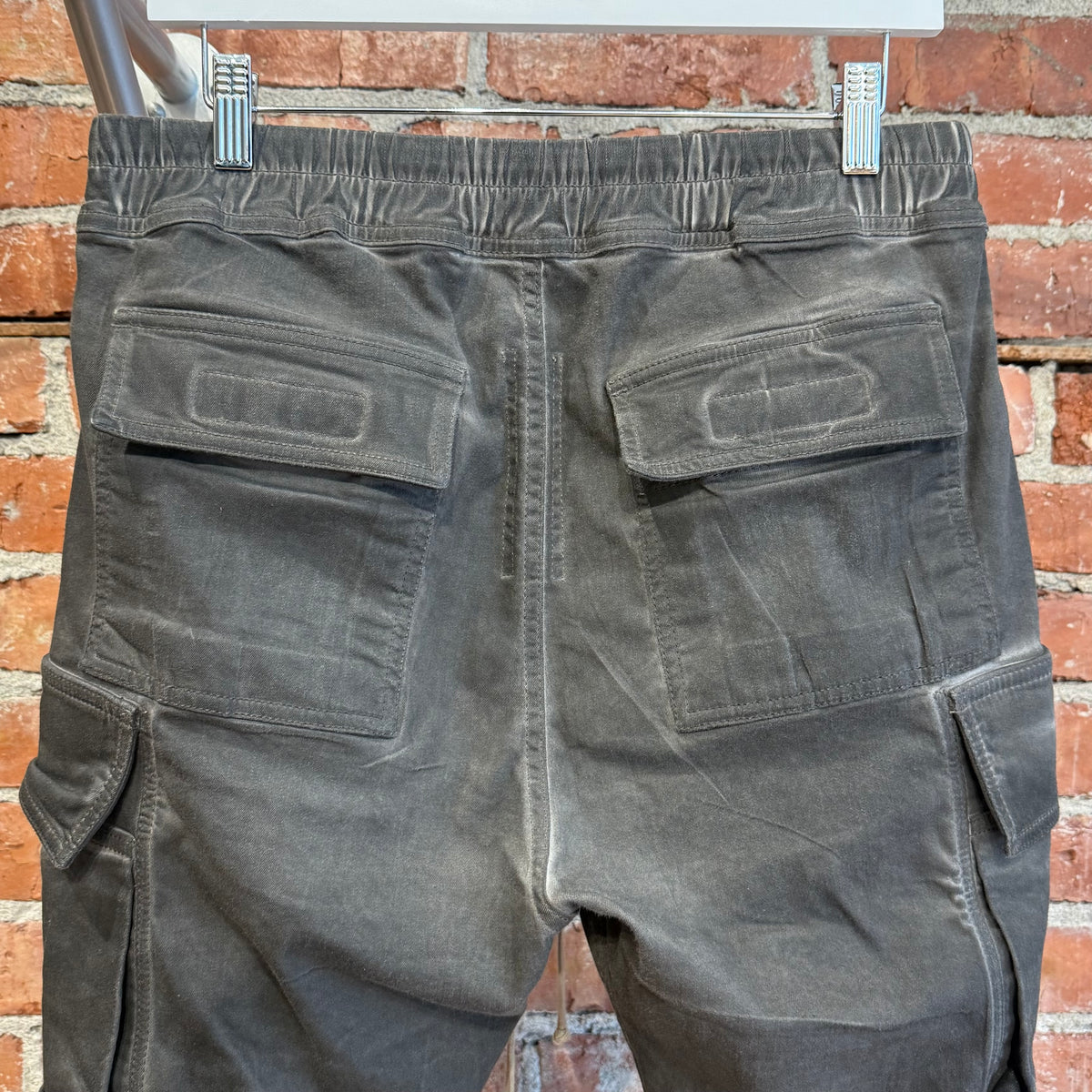 RICK OWENS SS23 EDFU DRKSHDW MASTADON CARGOS ‘DARK DUST’