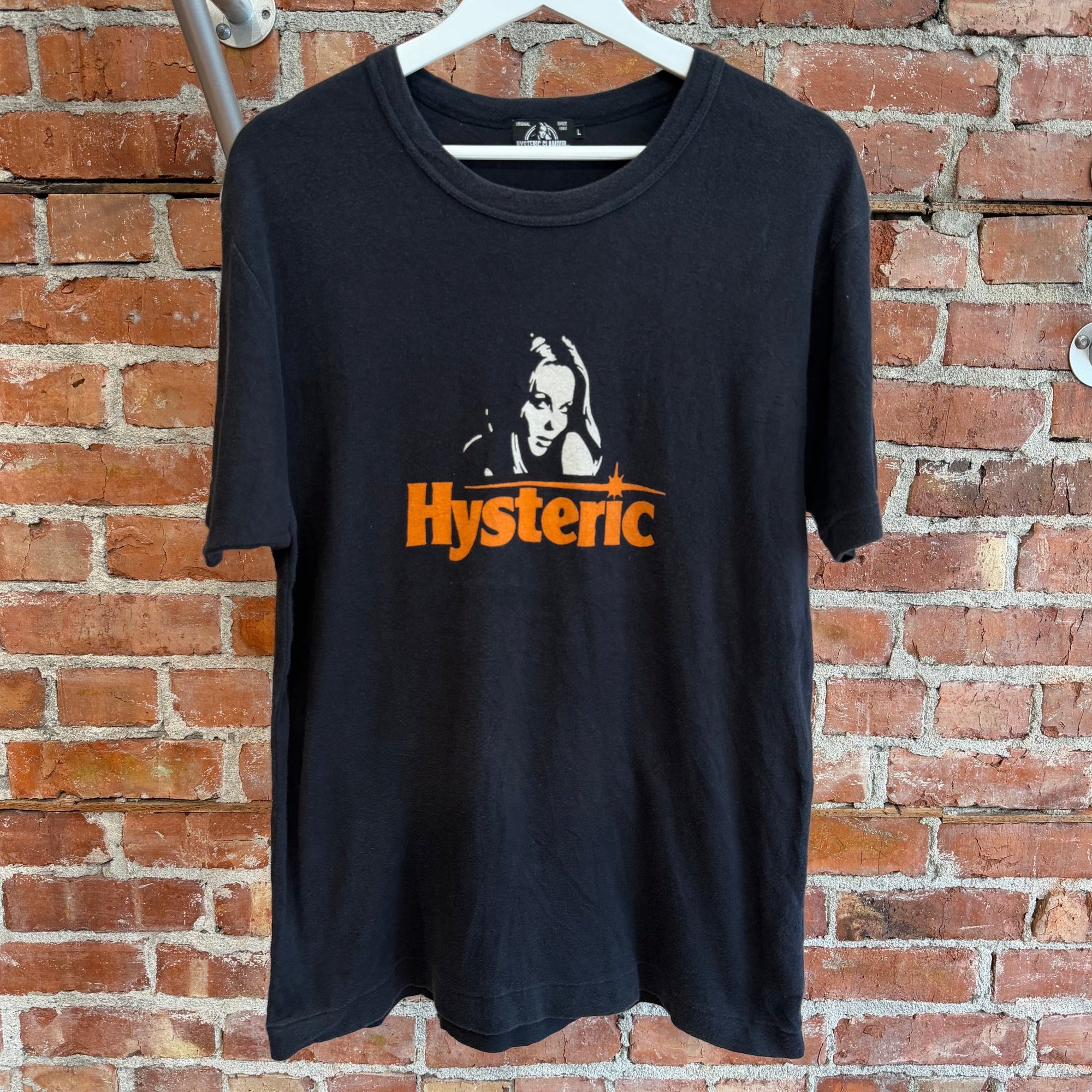 HYSTERIC GLAMOUR HOOTERS TEE ‘BLACK/ORANGE’