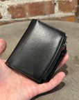 MAISON MARGIELA FOUR STITCH BIFOLD ZIP WALLET ‘BLACK’