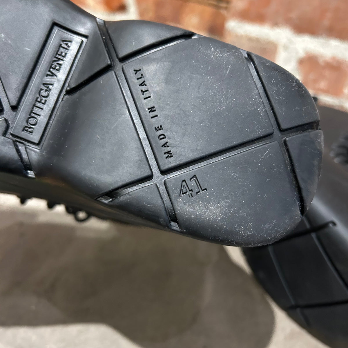 BOTTEGA VENETA LACED PUDDLE BOOTS ‘BLACK’
