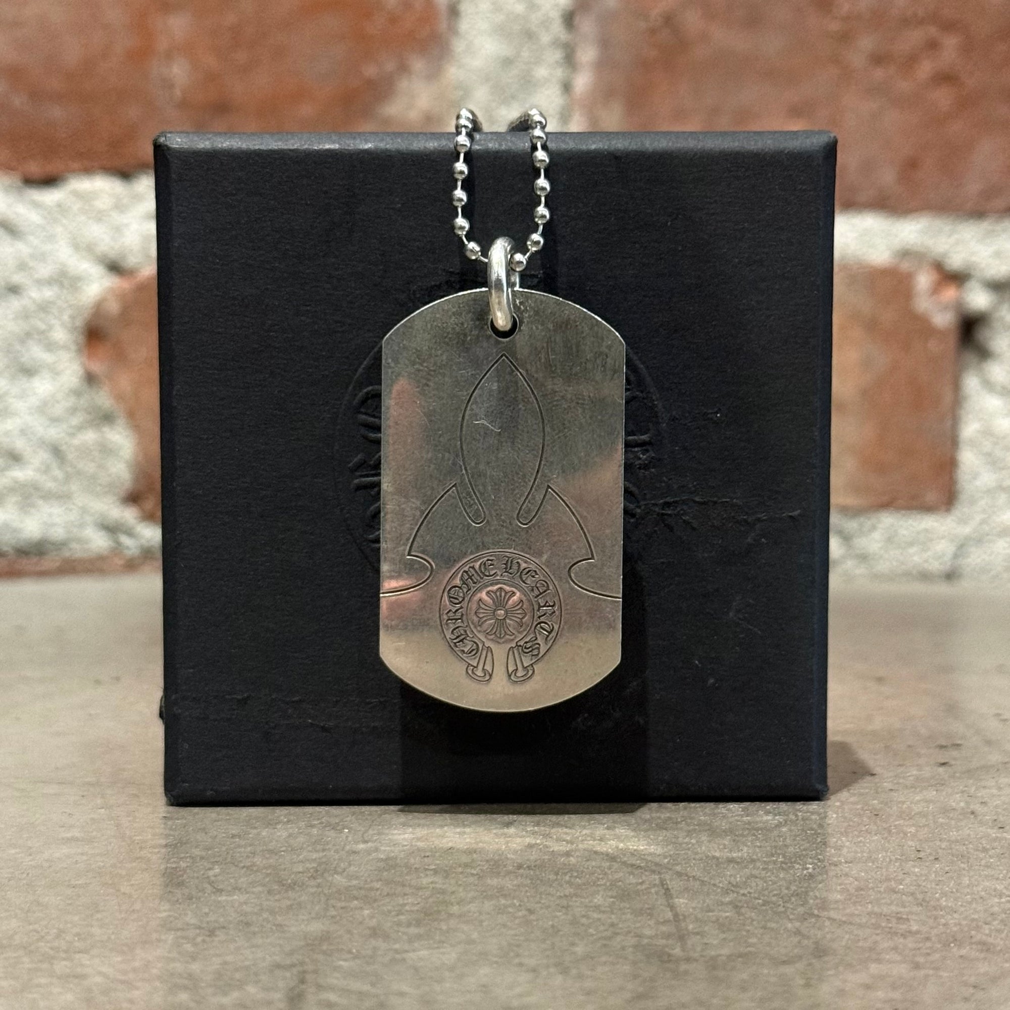 CHROME HEARTS FLEUR KNEE DOGTAG NECKLACE ‘SILVER’