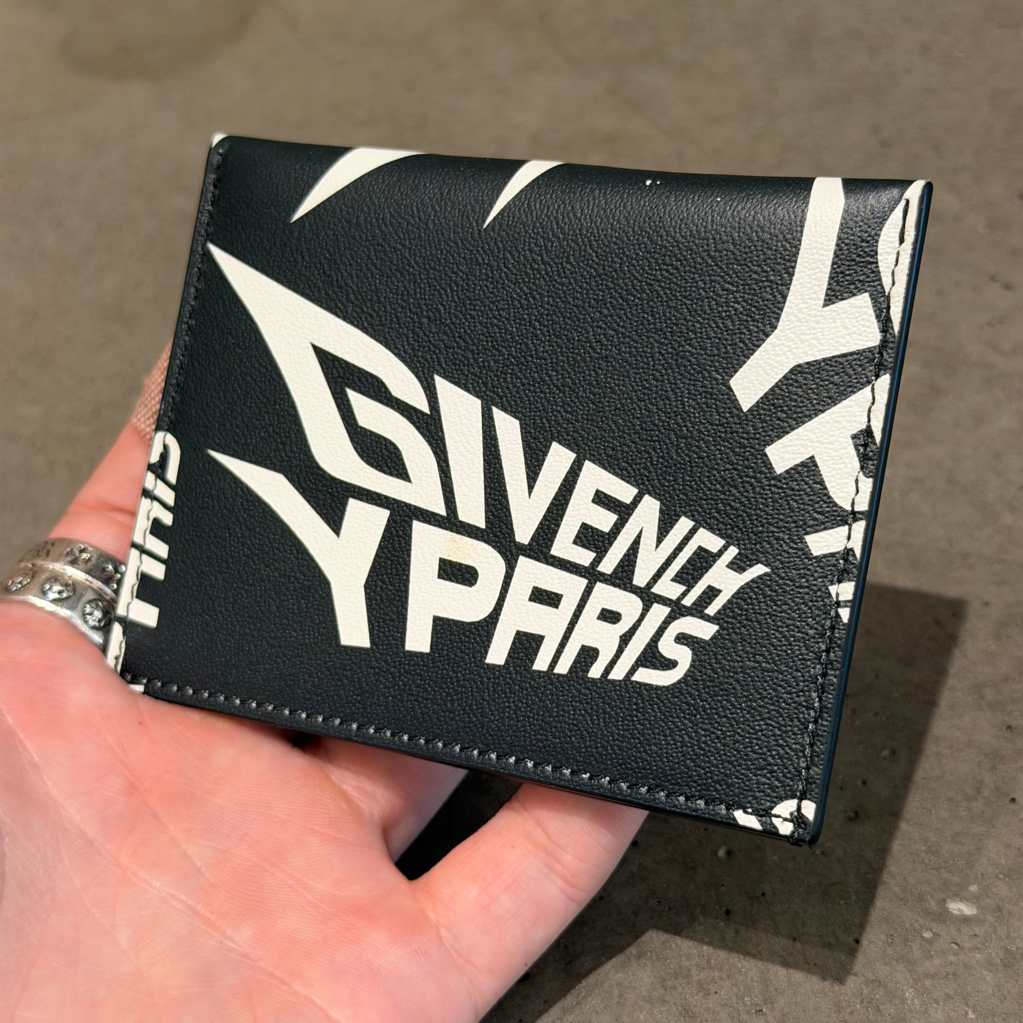 GIVENCHY LOGO PRINT LEATHER CARDHOLDER ‘BLACK’