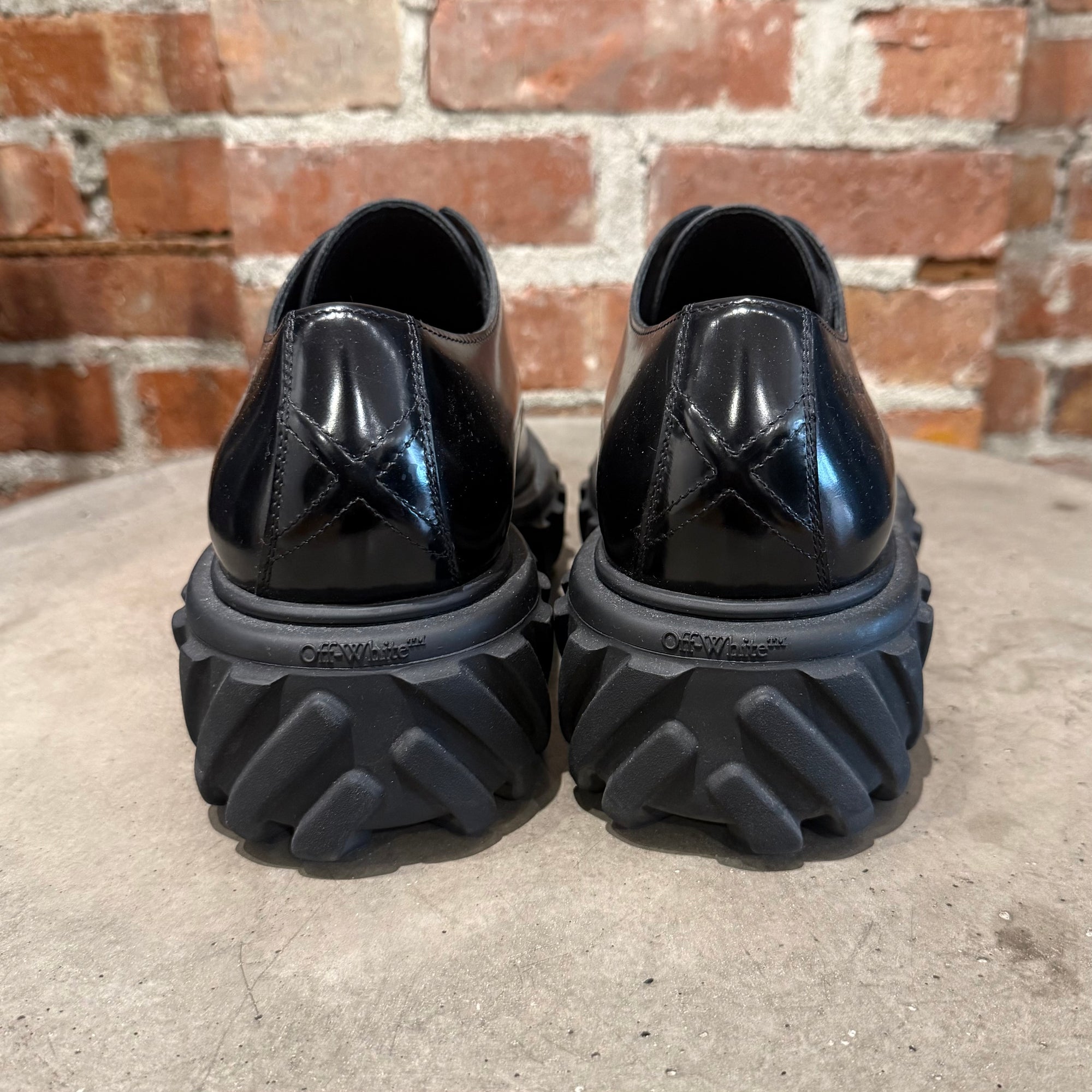 OFF-WHITE TRACTOR SOLE DERBIES ‘BLACK’