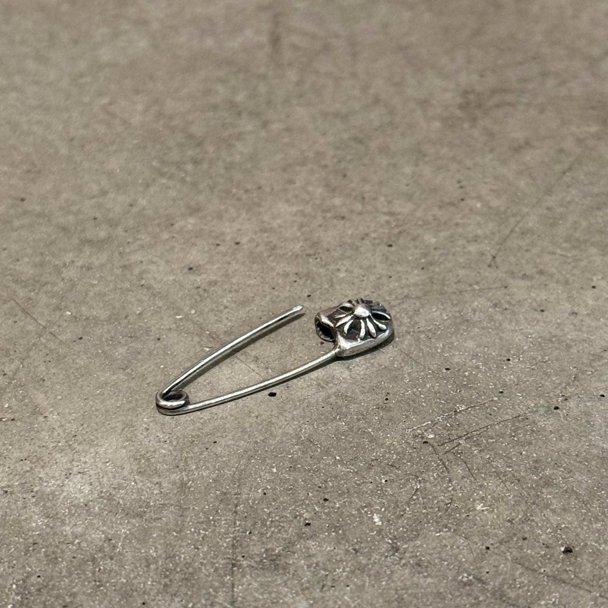 CHROME HEARTS SMALL SAFETY PIN ‘SILVER’