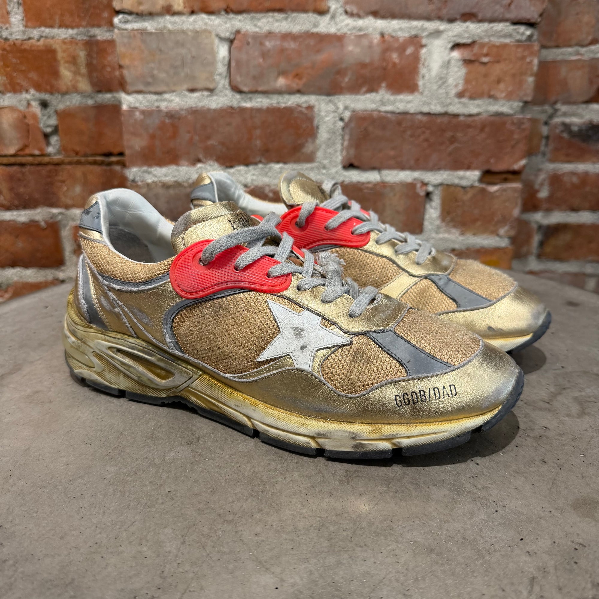 GOLDEN GOOSE DELUXE DAD-STAR SNEAKERS ‘GOLD’