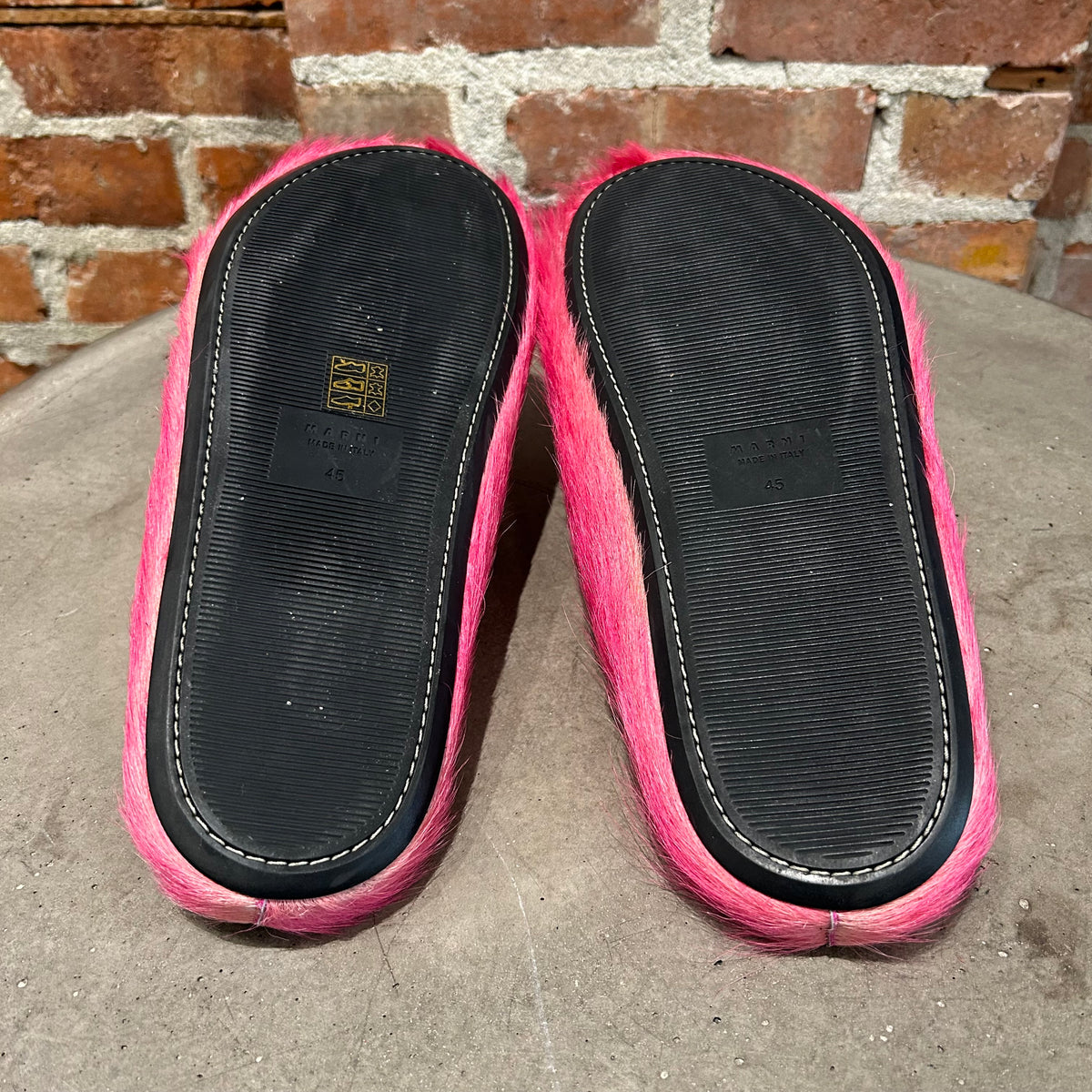 MARNI FUSSBETT FUR MULES ‘PINK’